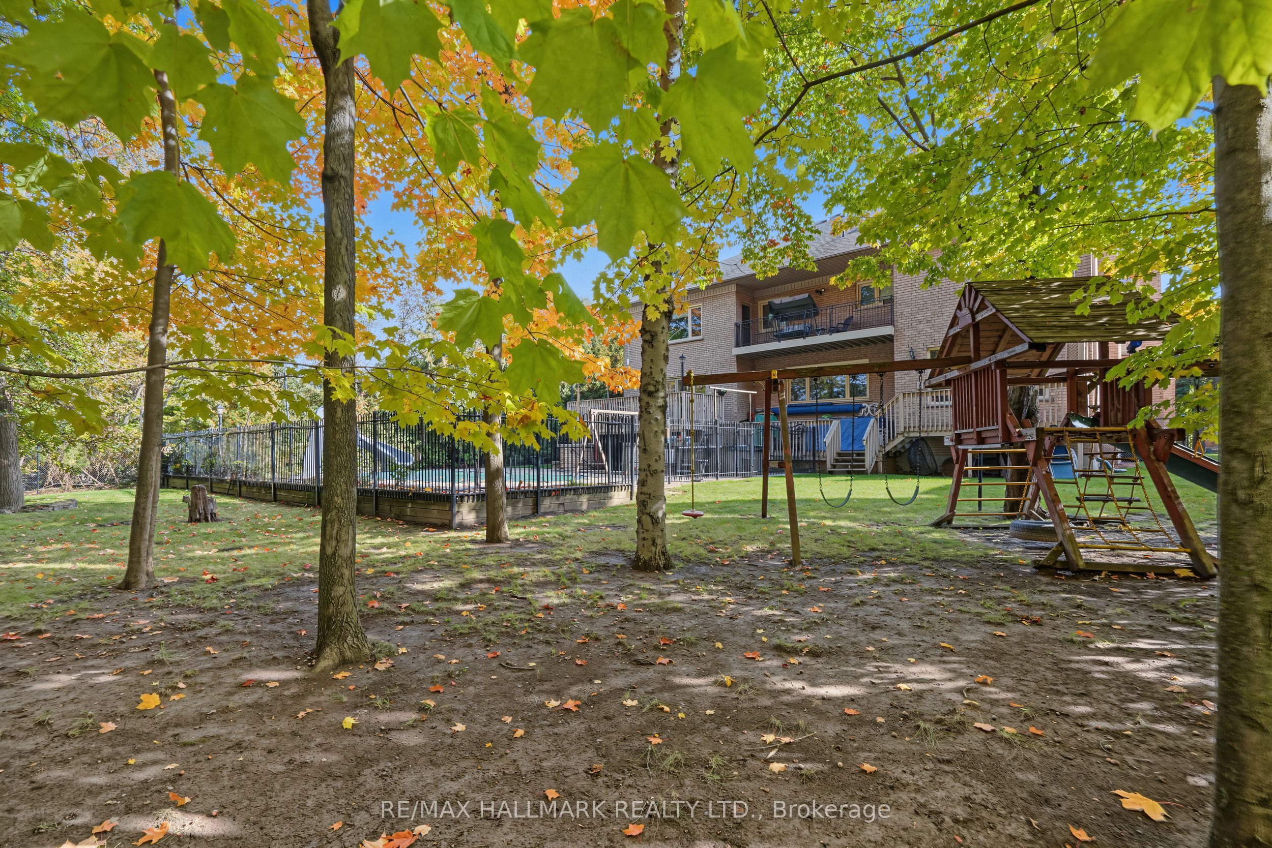 28 Renaissance Court W Property Photo 46
