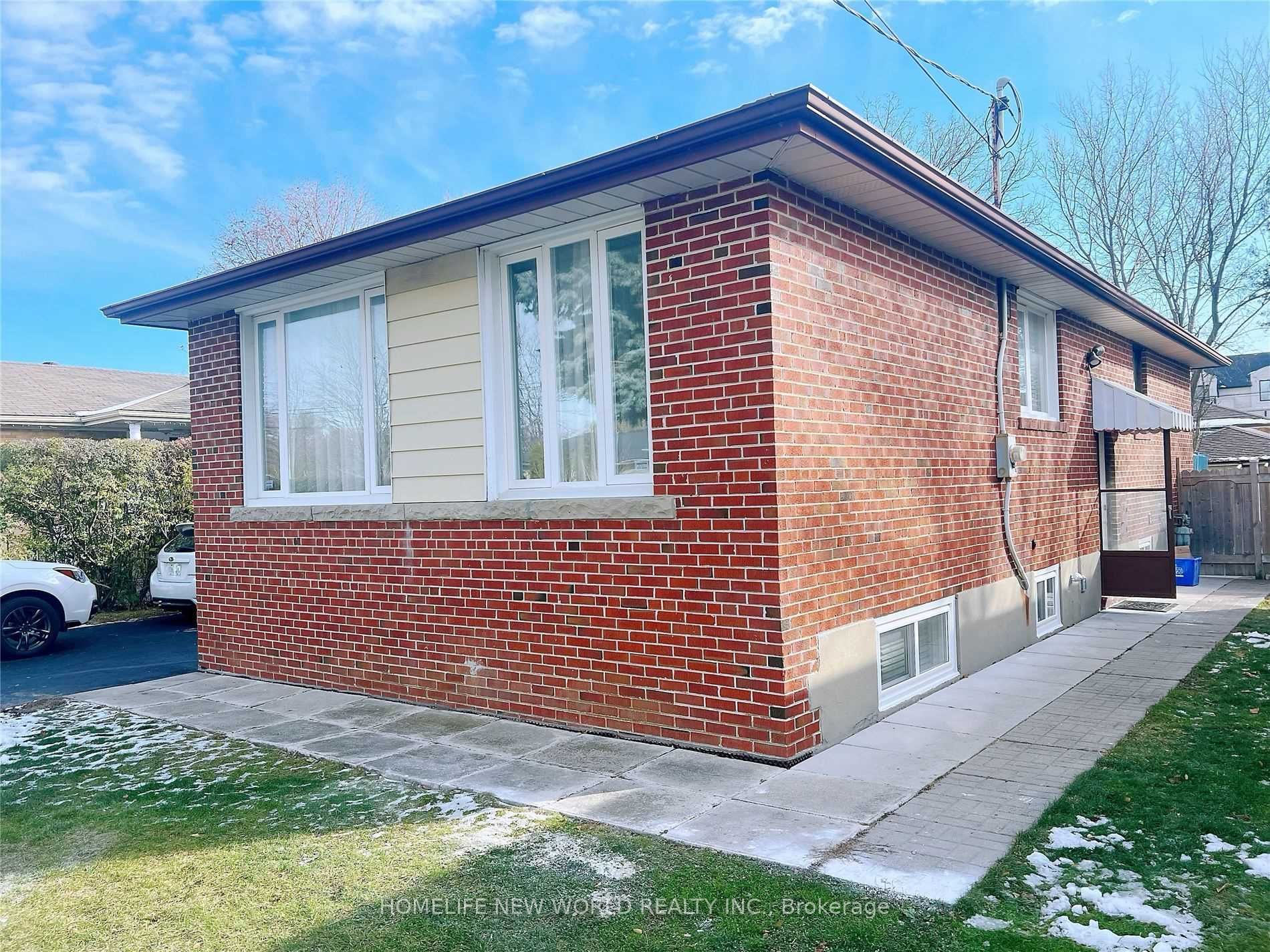 438 Fernleigh Circle N Bsmt Property Photo 2