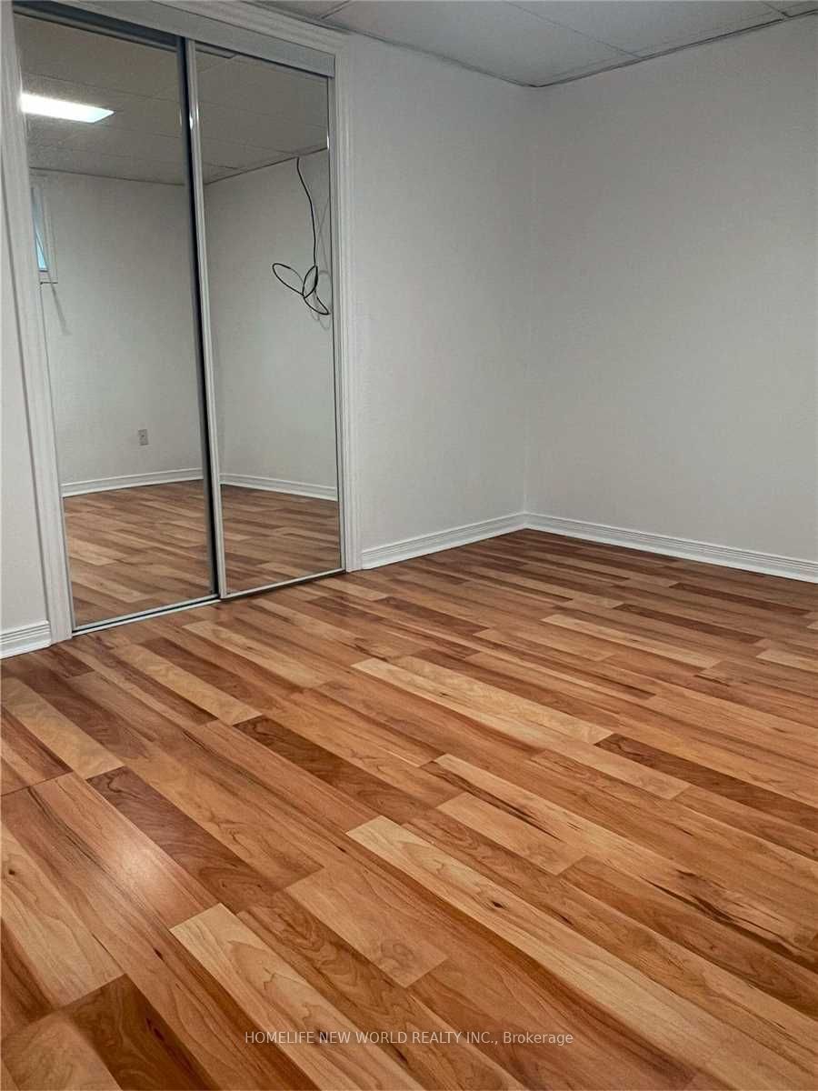 438 Fernleigh Circle N Bsmt Property Photo 8