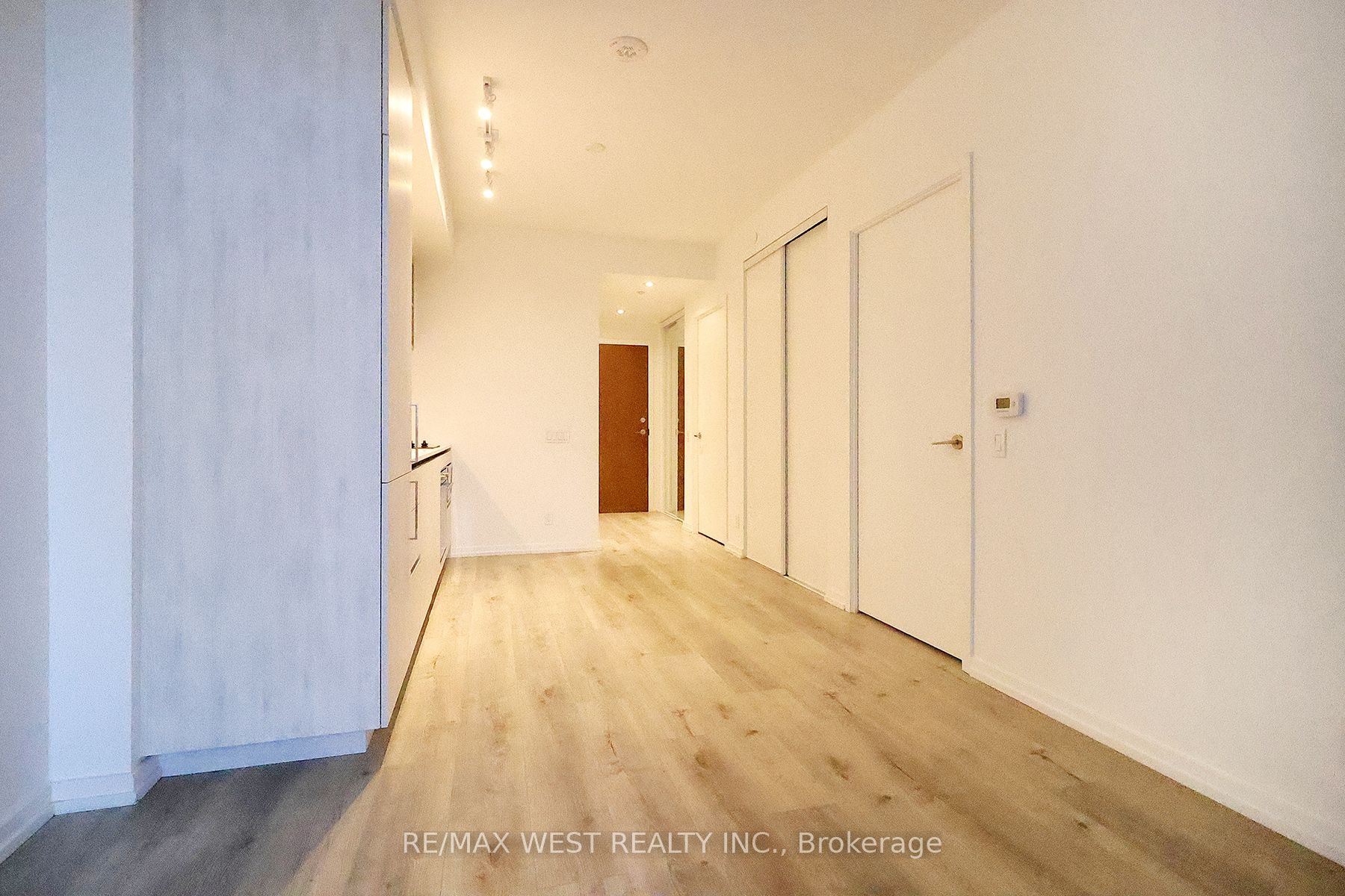 1000 Portage Parkway 2009 Property Photo 7