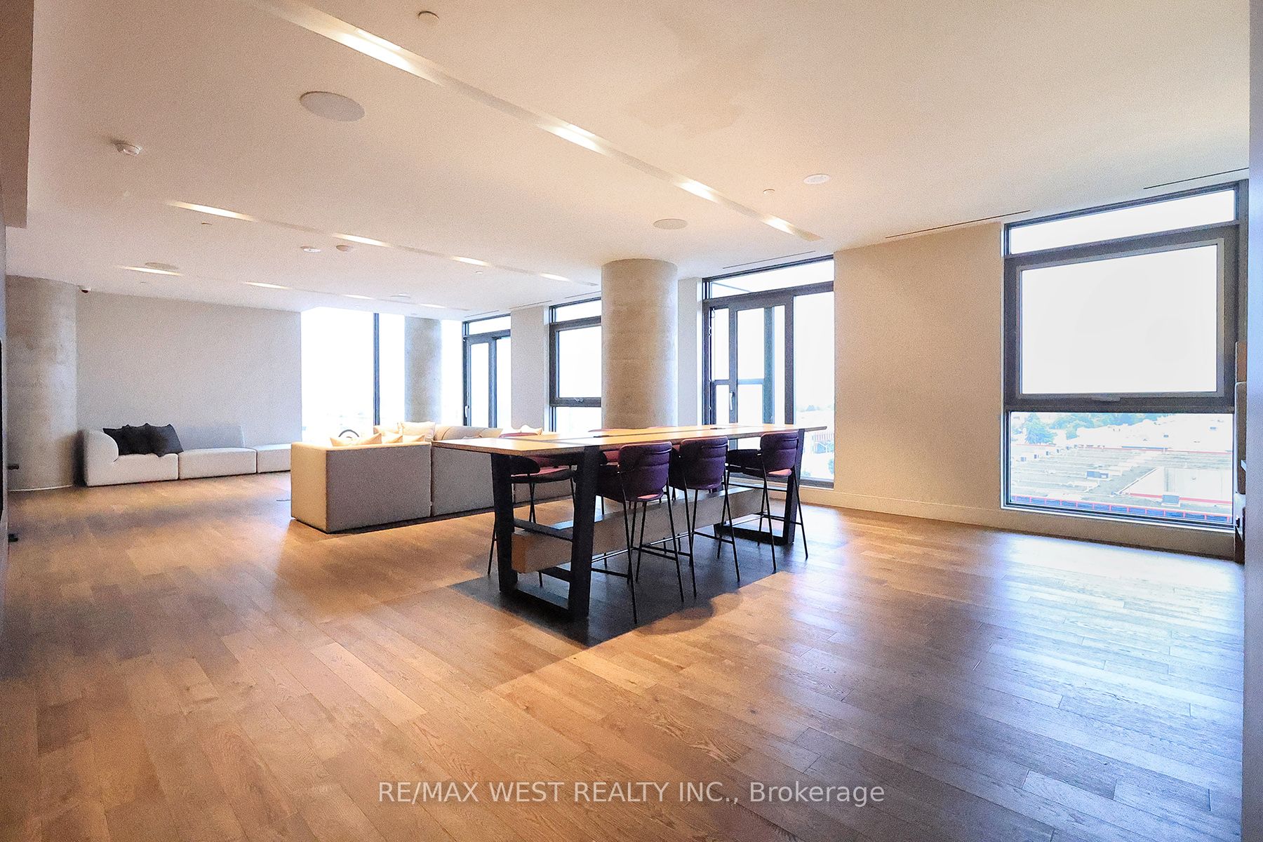 1000 Portage Parkway 2009 Property Photo 27