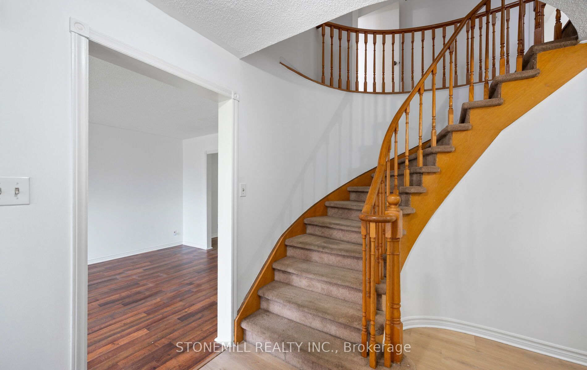 76 Collings Avenue Property Photo 4
