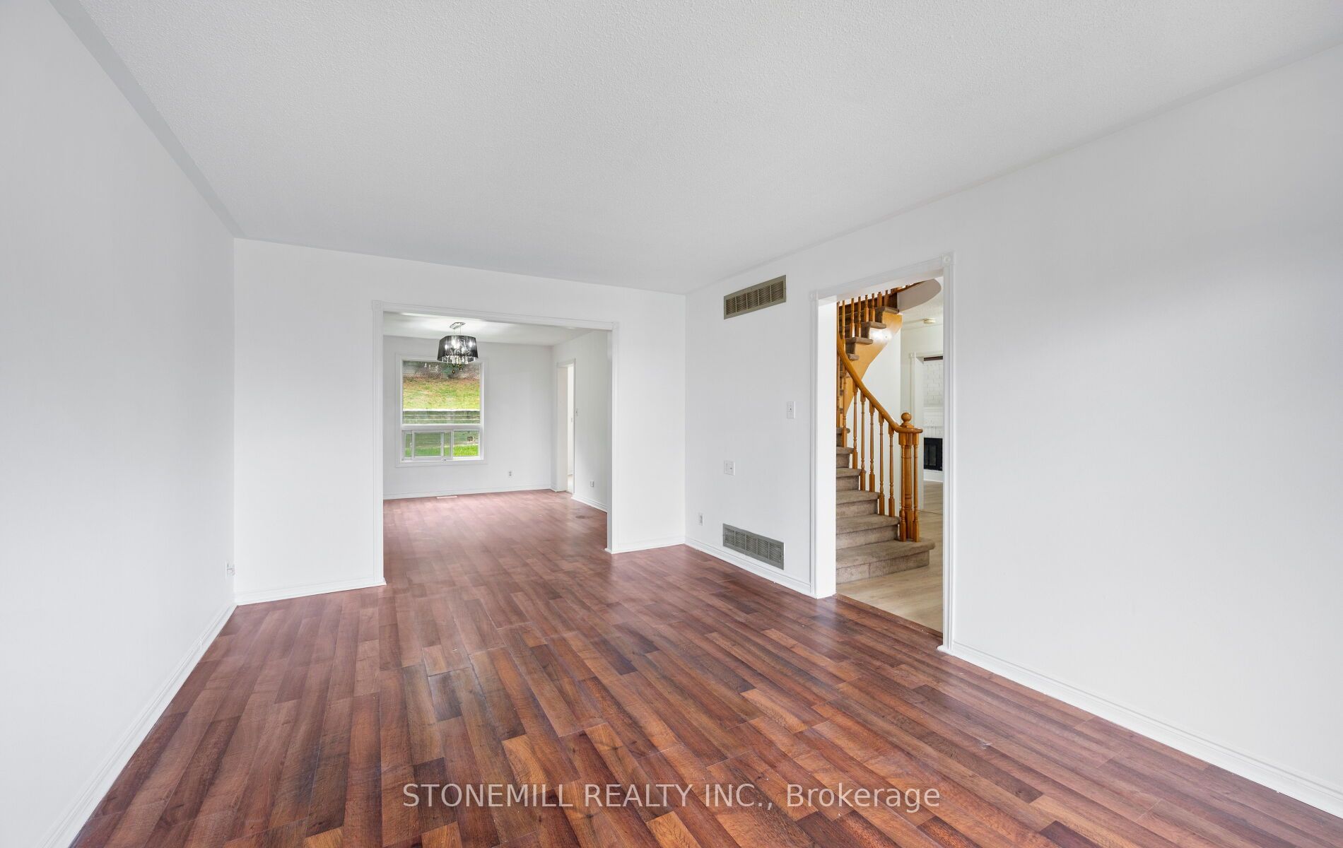76 Collings Avenue Property Photo 7