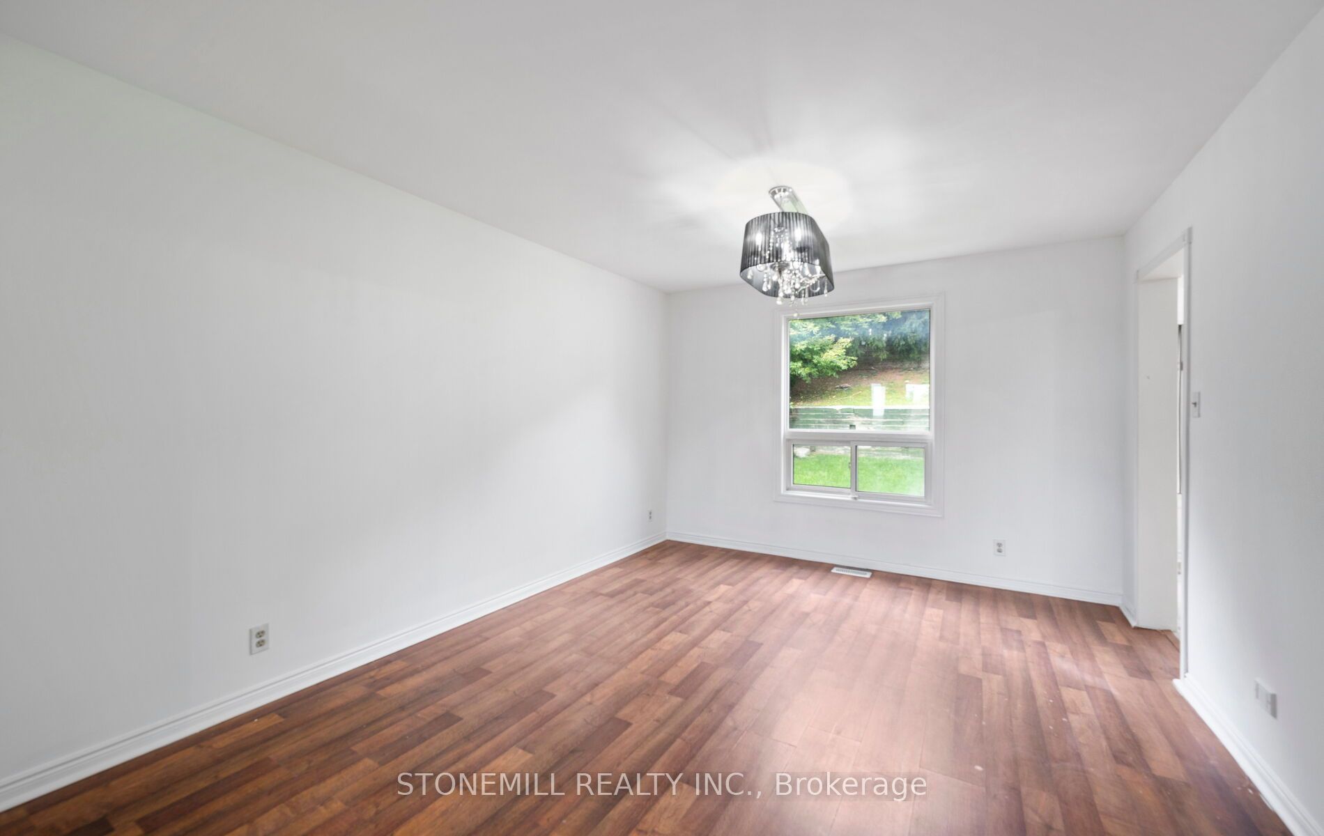 76 Collings Avenue Property Photo 9