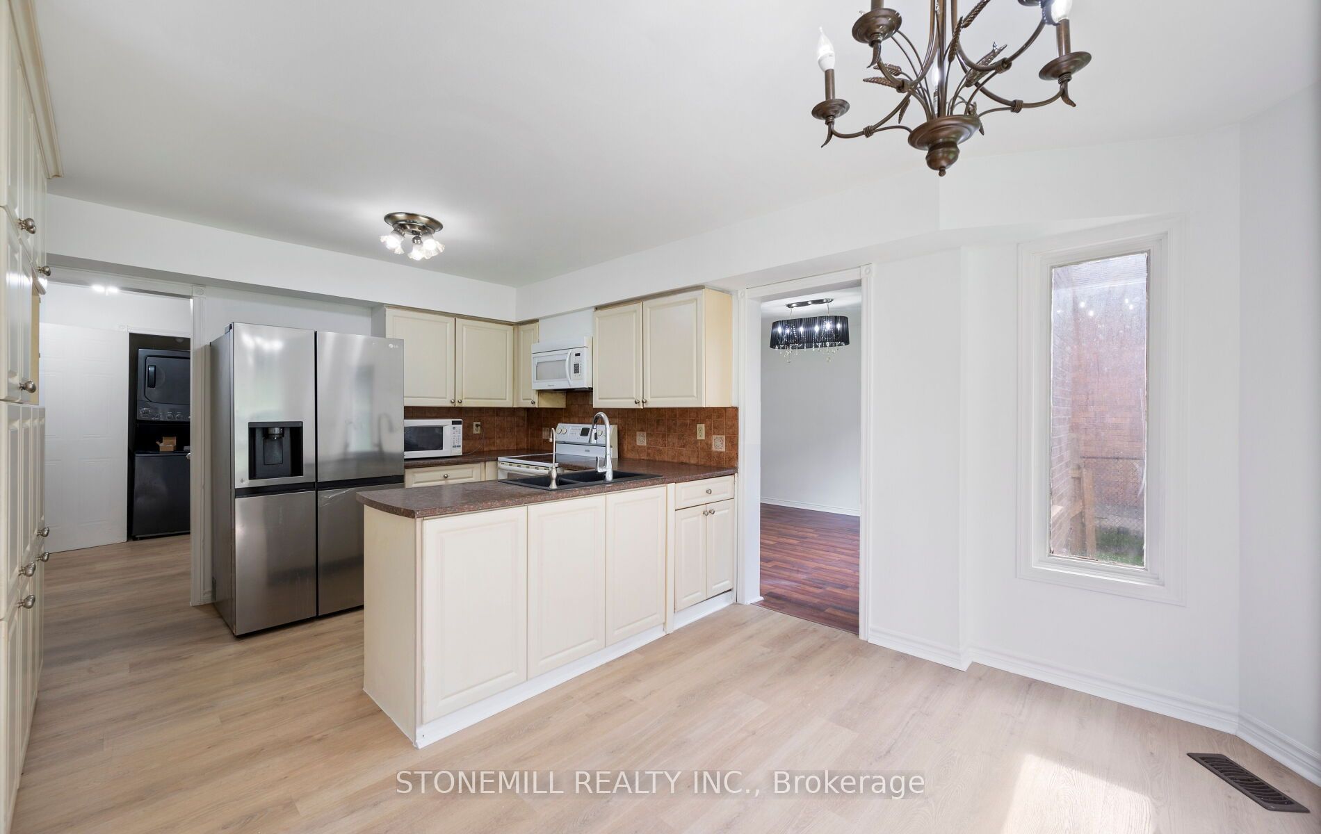 76 Collings Avenue Property Photo 12
