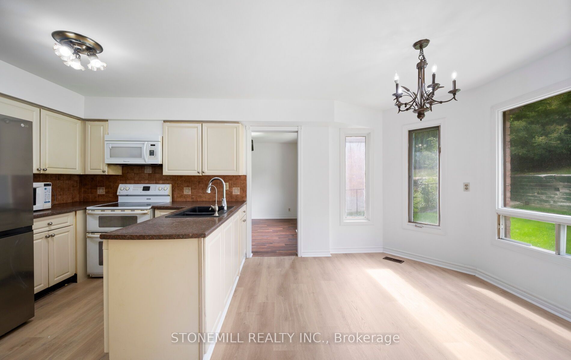 76 Collings Avenue Property Photo 13