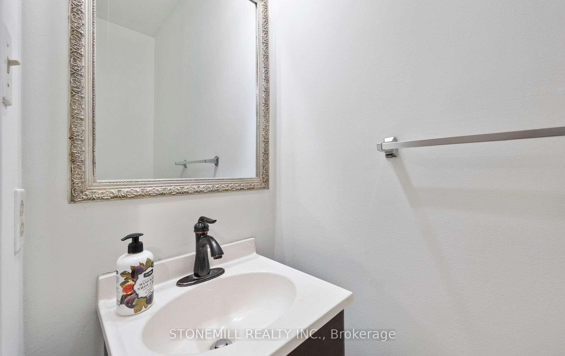 76 Collings Avenue Property Photo 21