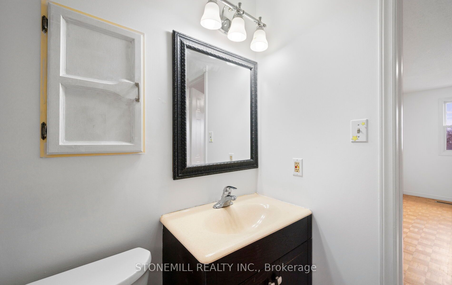 76 Collings Avenue Property Photo 27