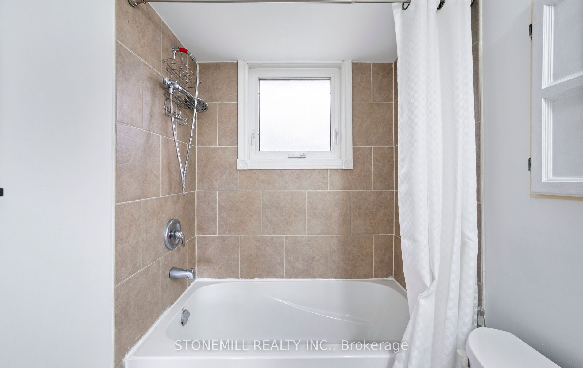 76 Collings Avenue Property Photo 28