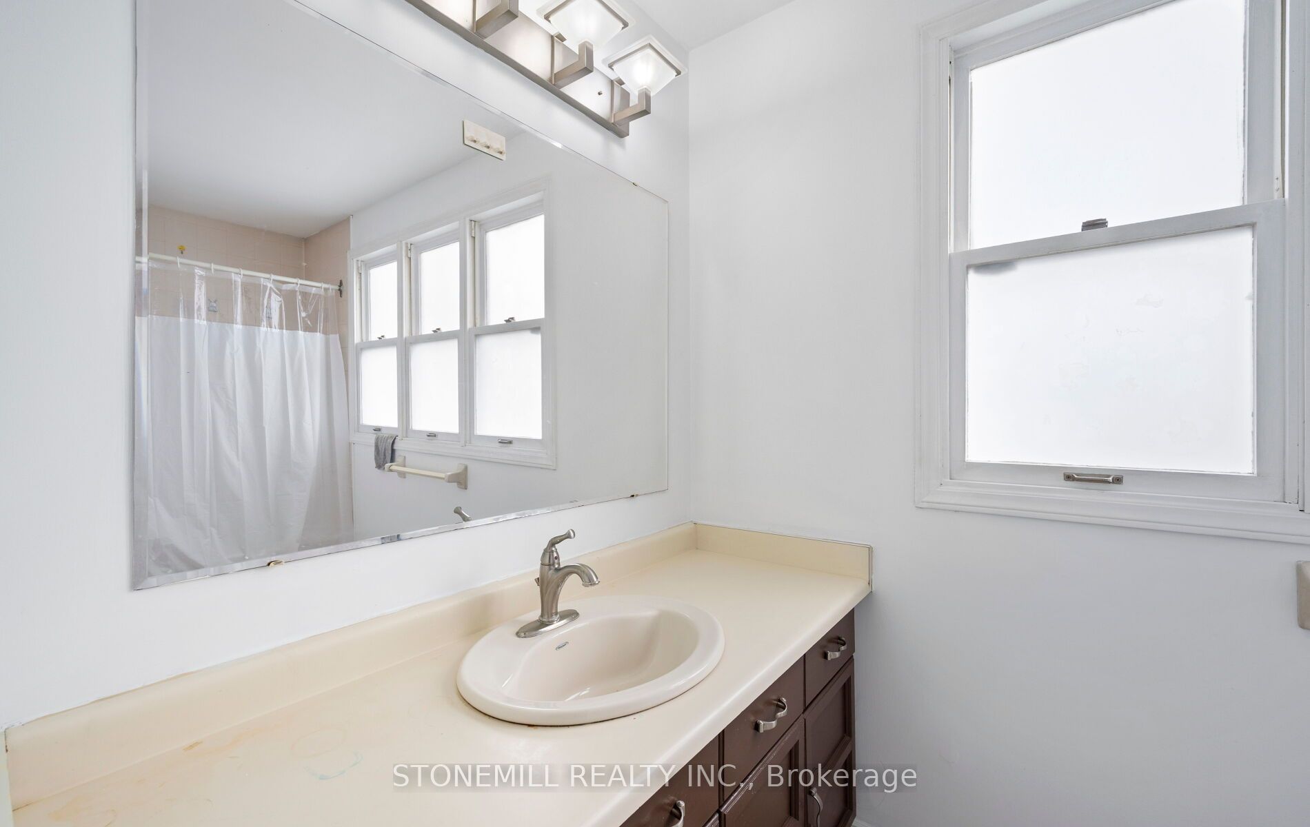 76 Collings Avenue Property Photo 33