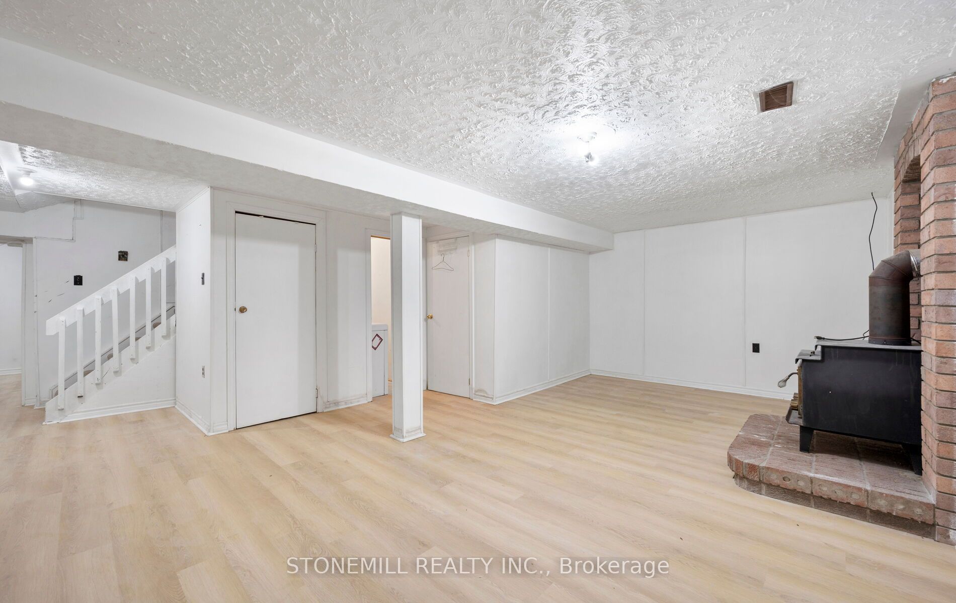 76 Collings Avenue Property Photo 36