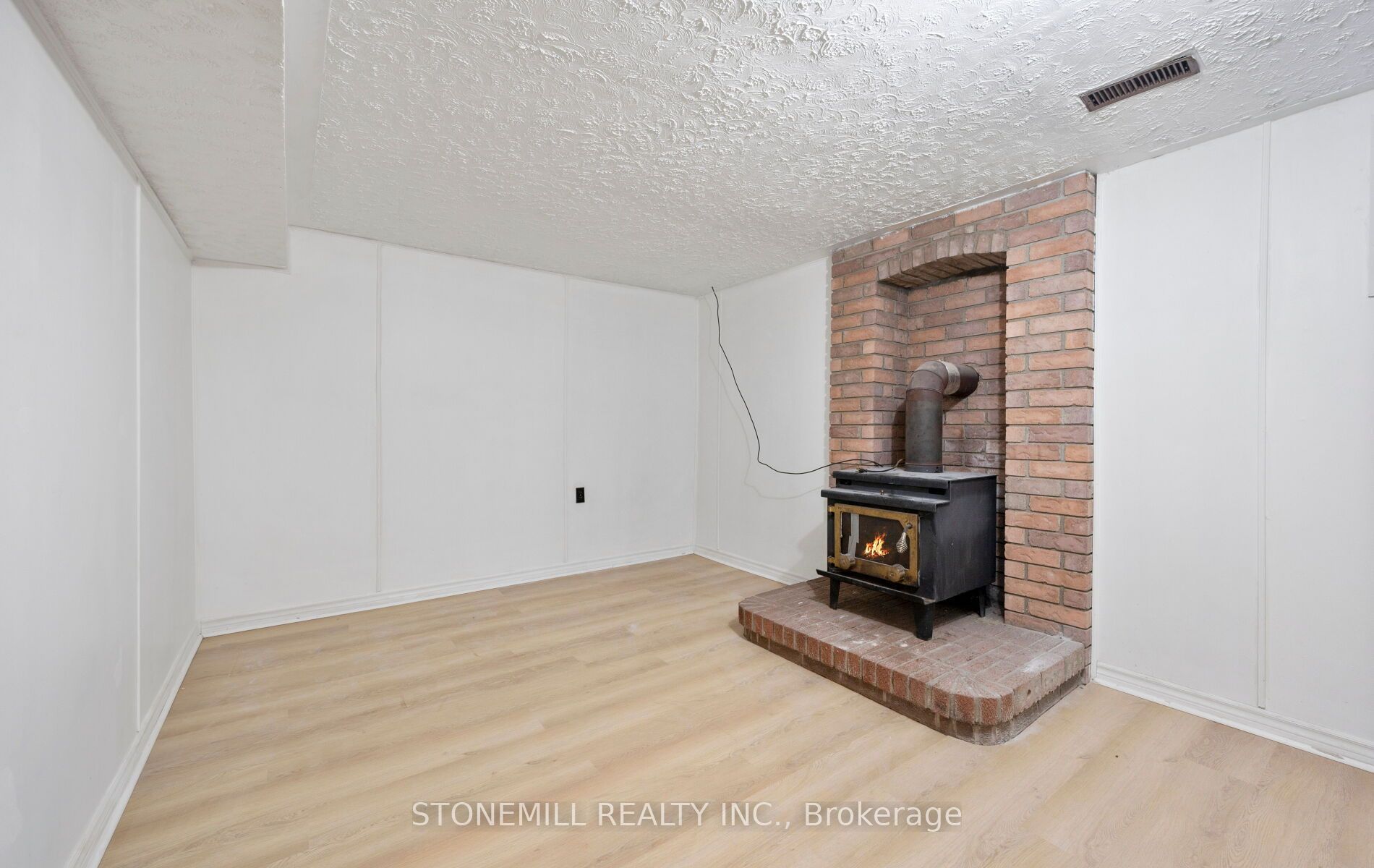 76 Collings Avenue Property Photo 37