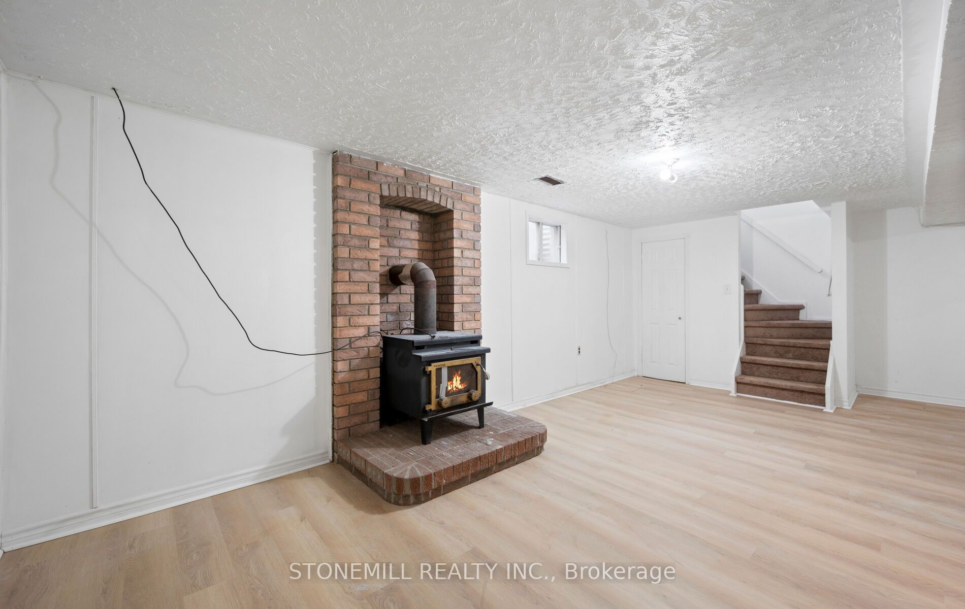 76 Collings Avenue Property Photo 38