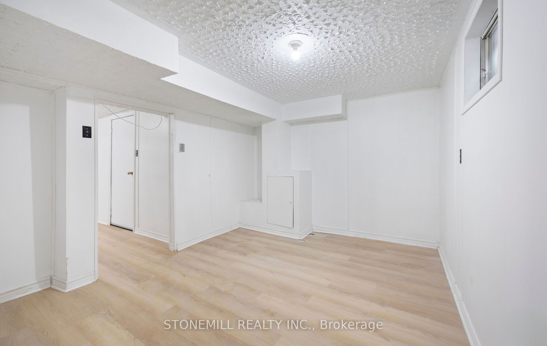 76 Collings Avenue Property Photo 40