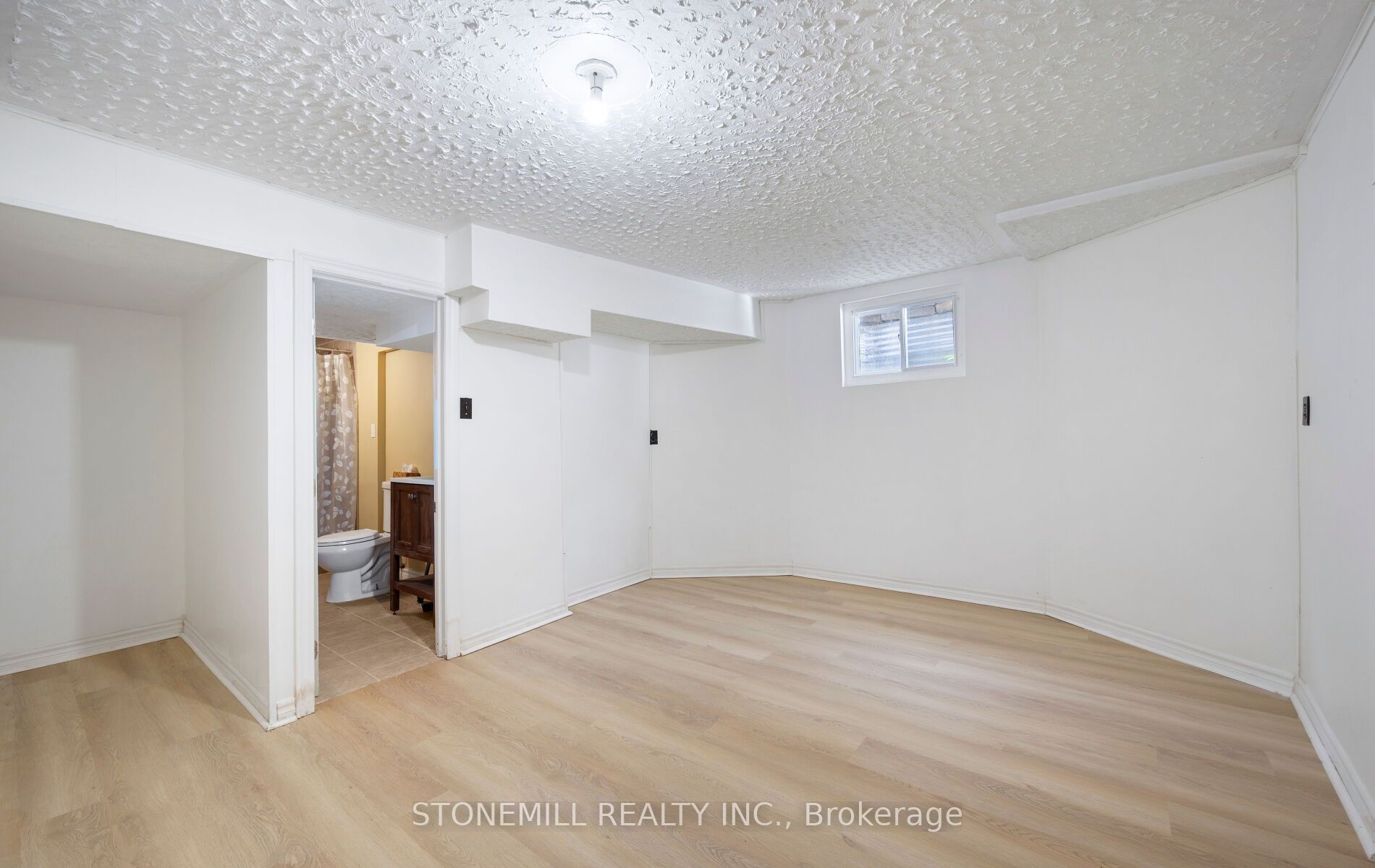 76 Collings Avenue Property Photo 43