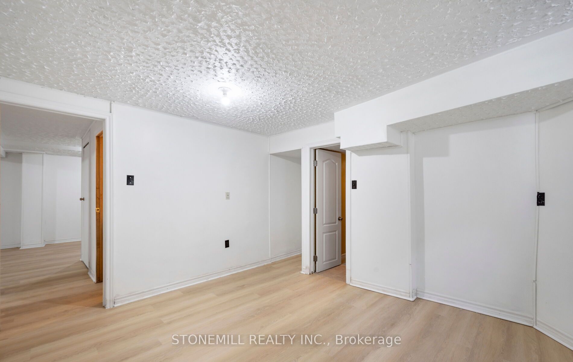 76 Collings Avenue Property Photo 44