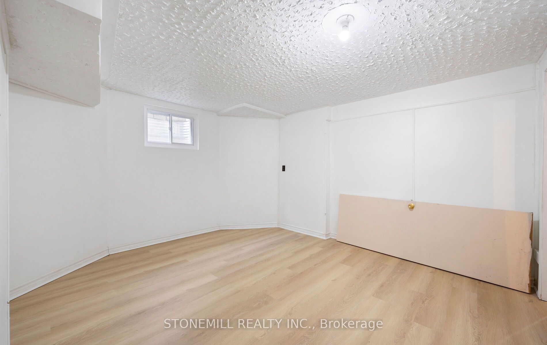 76 Collings Avenue Property Photo 45