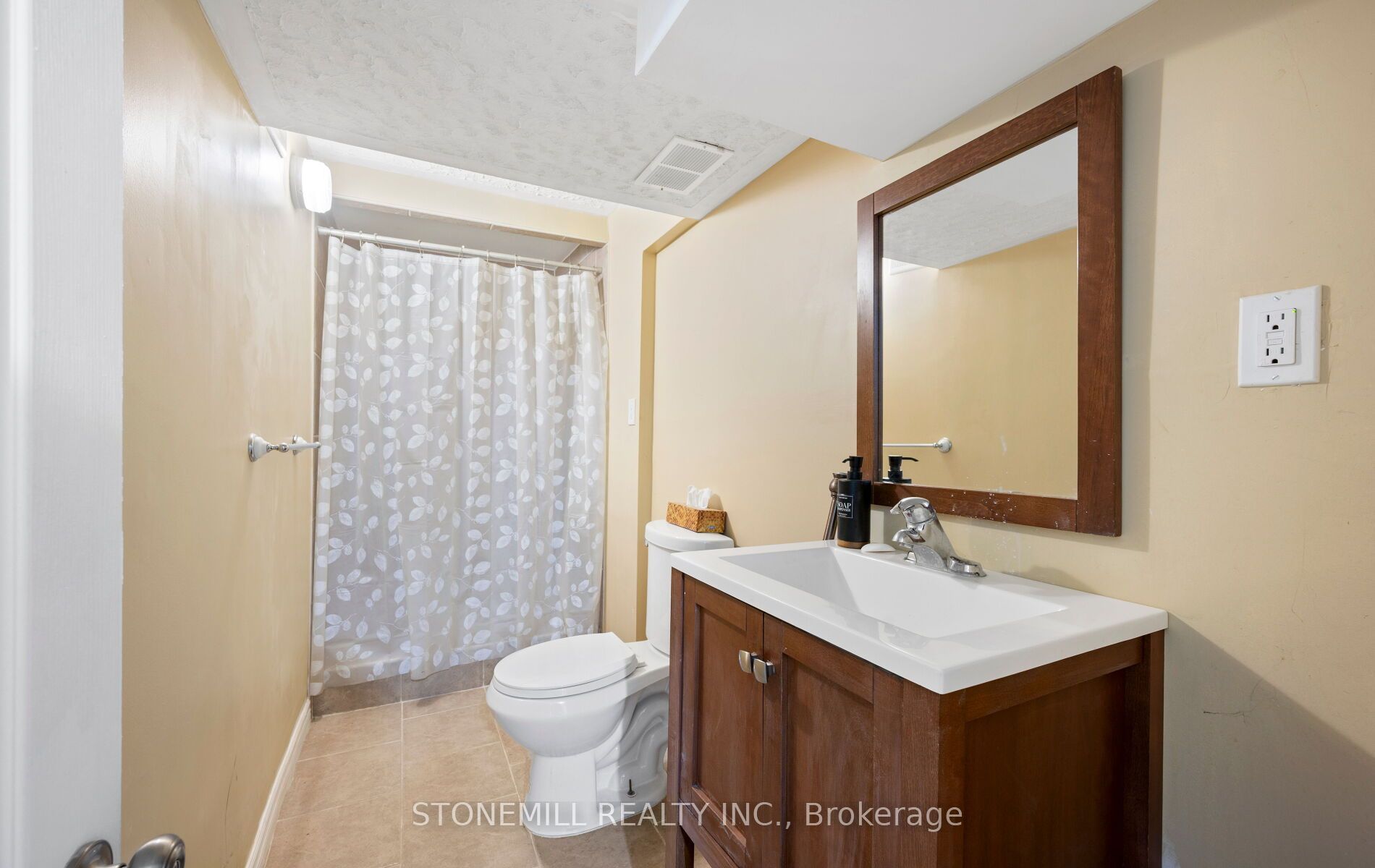 76 Collings Avenue Property Photo 46