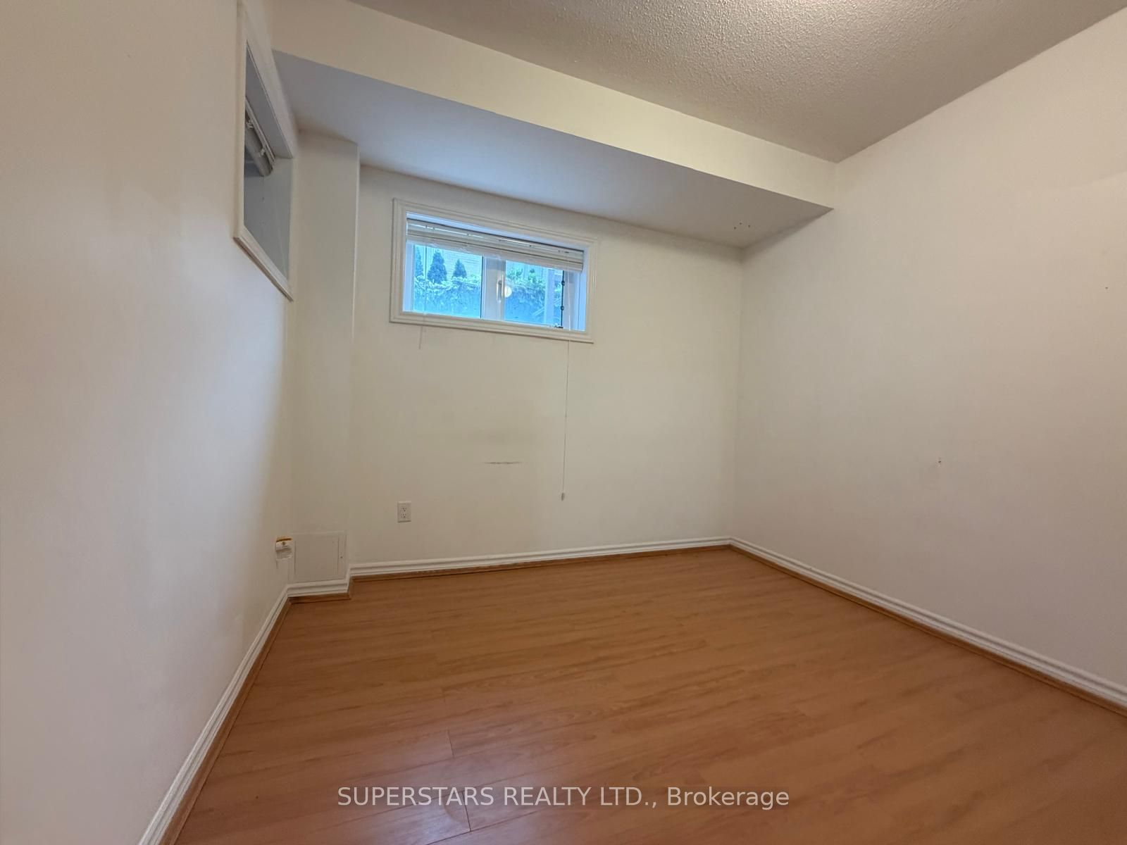 11 Zeng Cheng Drive Basement Property Photo 1
