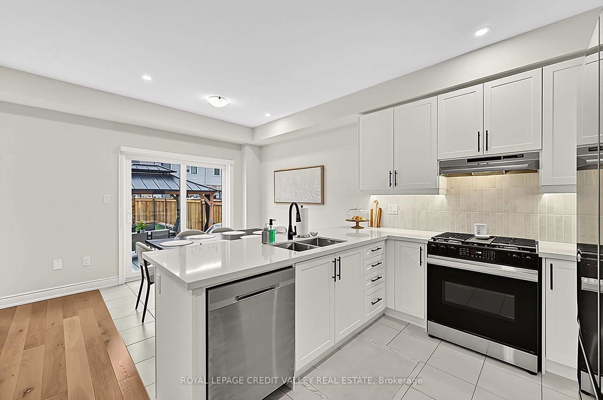 112 Lorne Thomas Place Property Photo 12