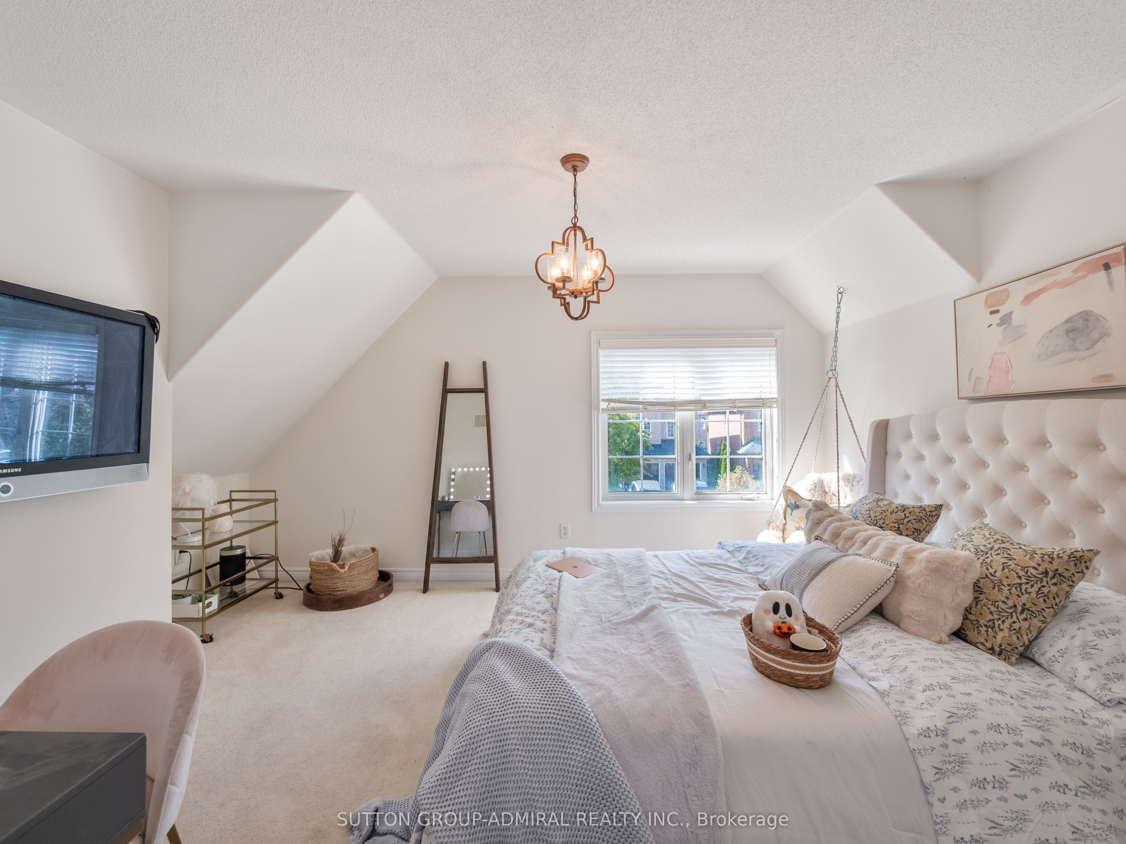 87 Rivington Avenue Property Photo 37