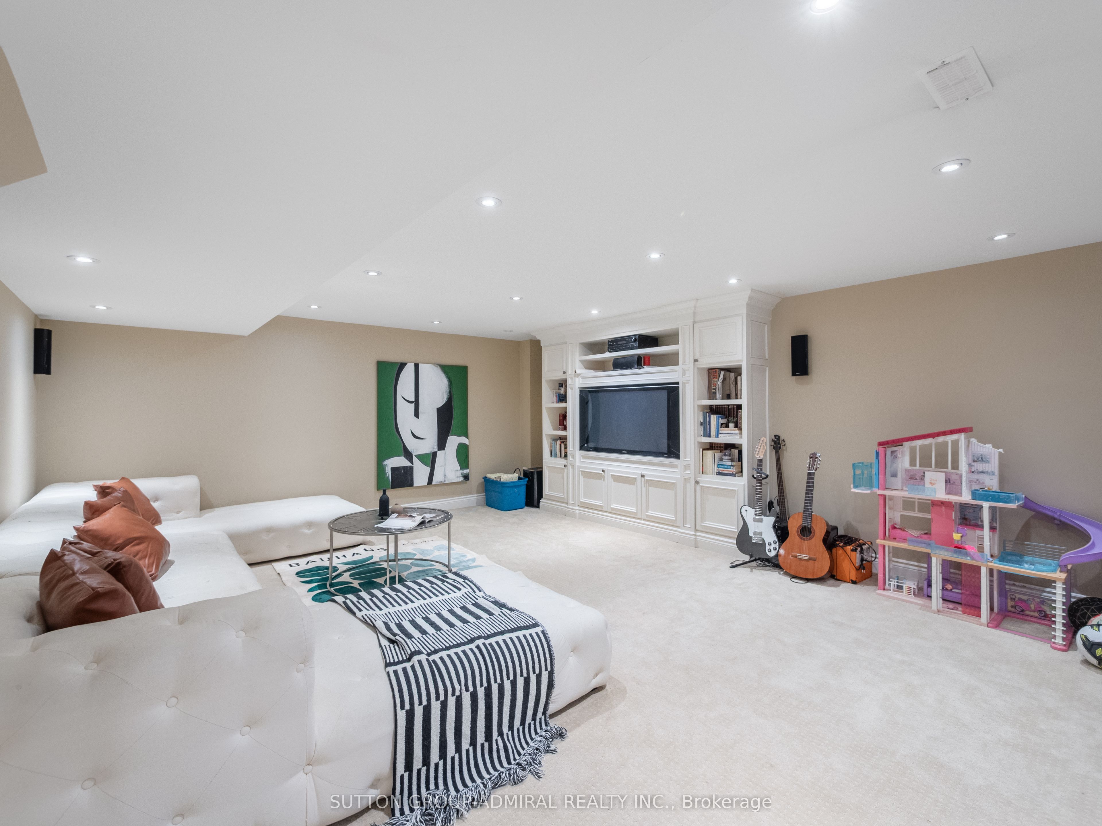 87 Rivington Avenue Property Photo 42