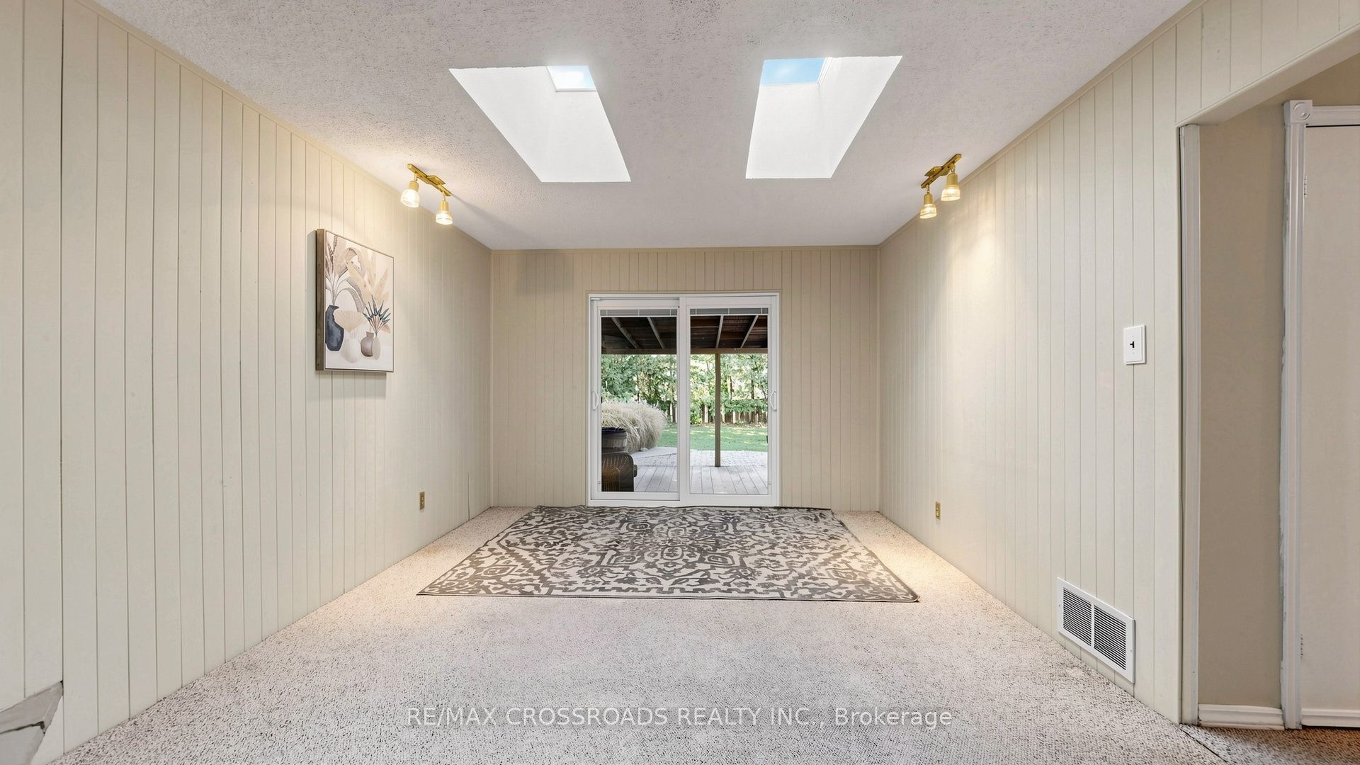 27 Hagerman Boulevard Property Photo 7