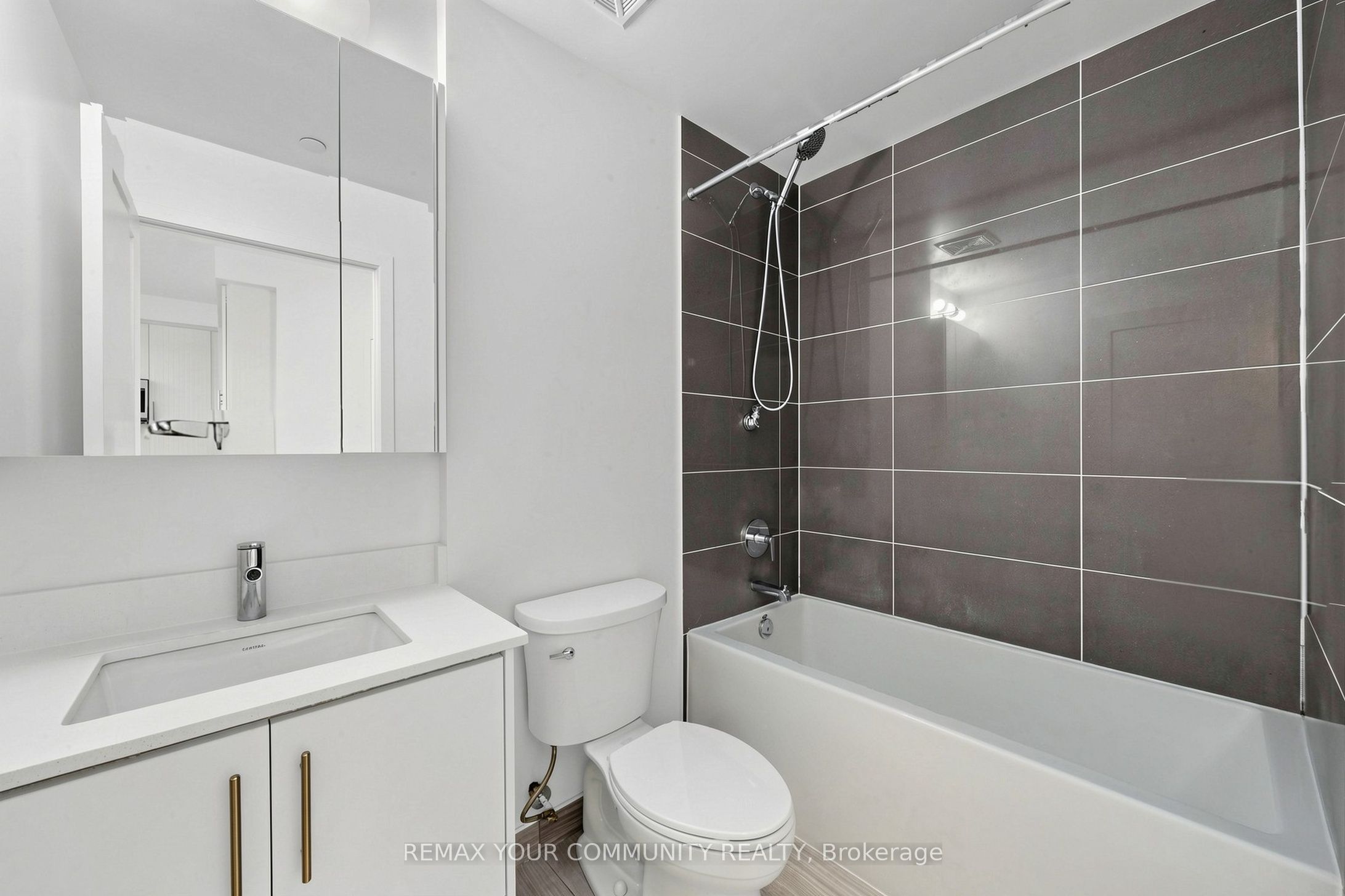 105 Oneida Crescent 2106 Property Photo 23