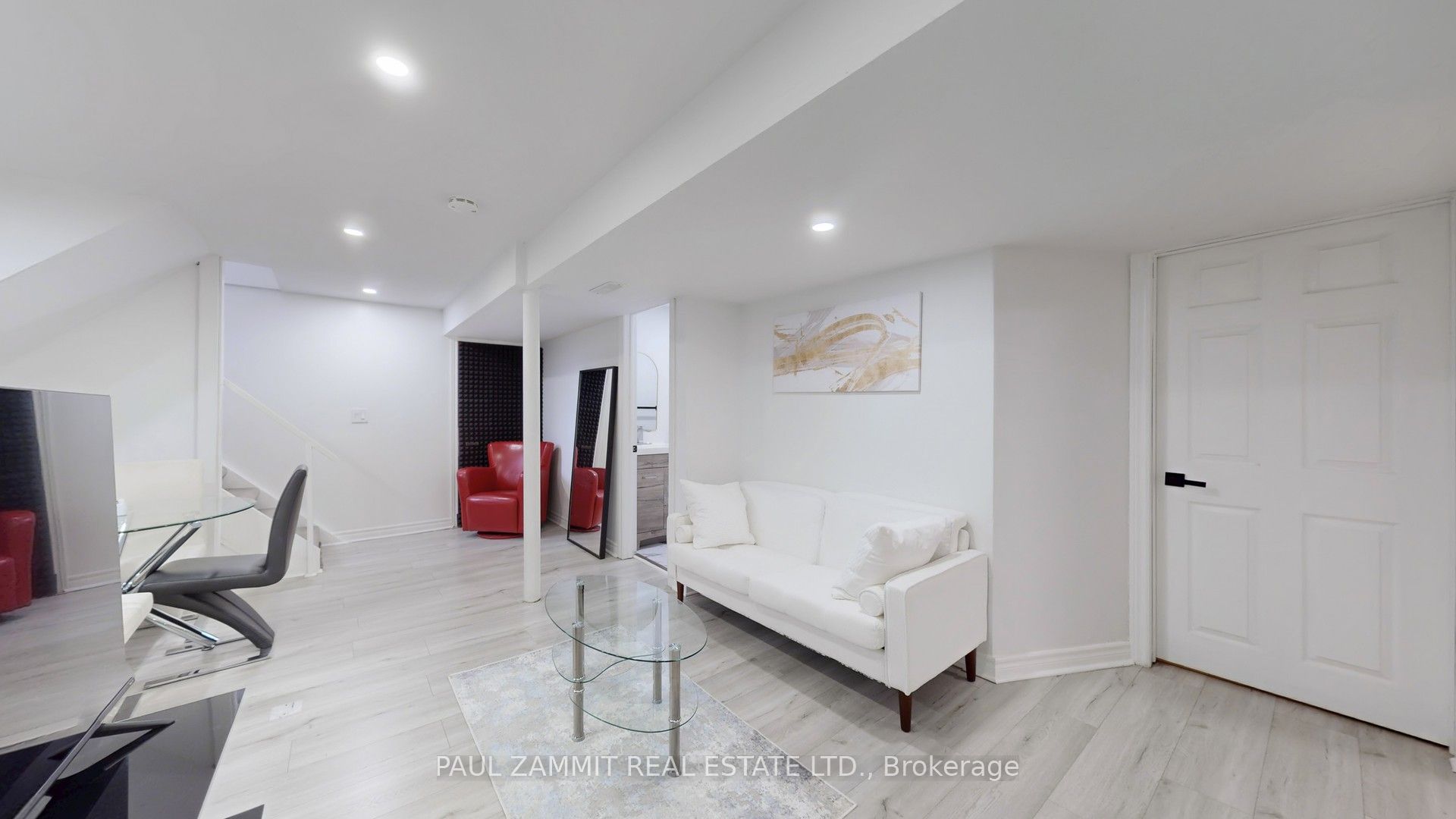 31 Henderson Avenue Property Photo 28