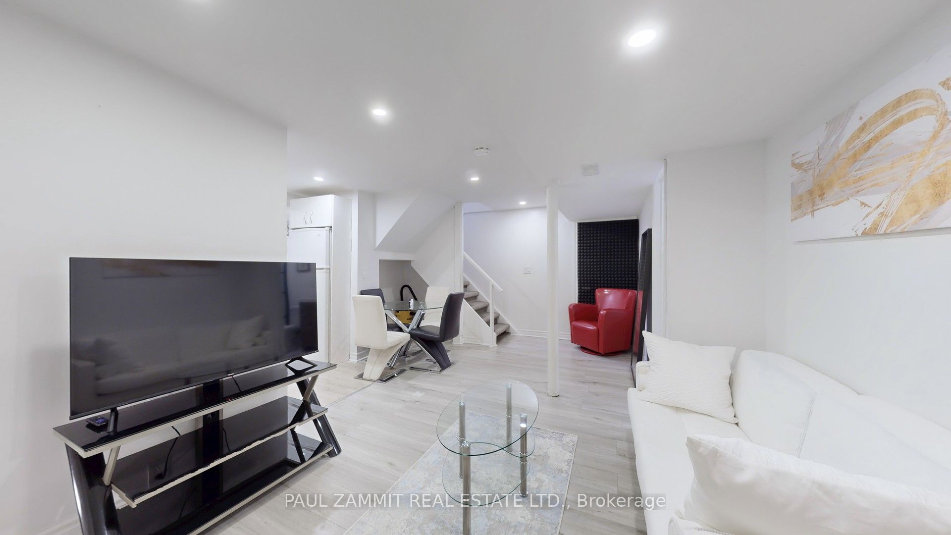 31 Henderson Avenue Property Photo 29