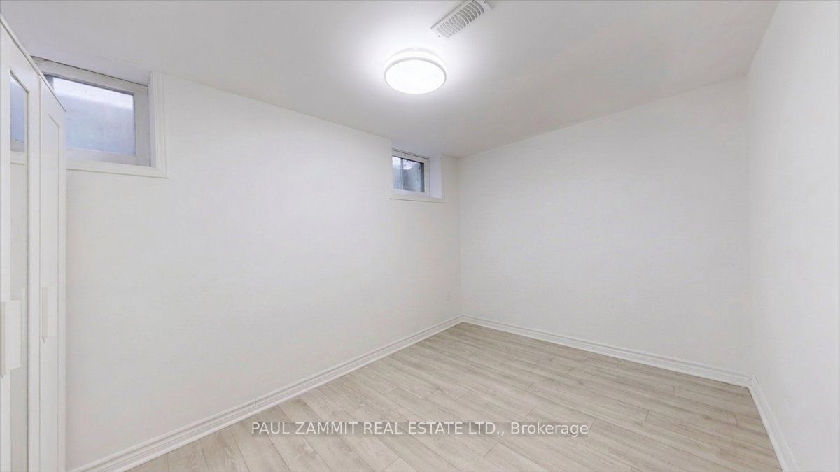 31 Henderson Avenue Property Photo 36