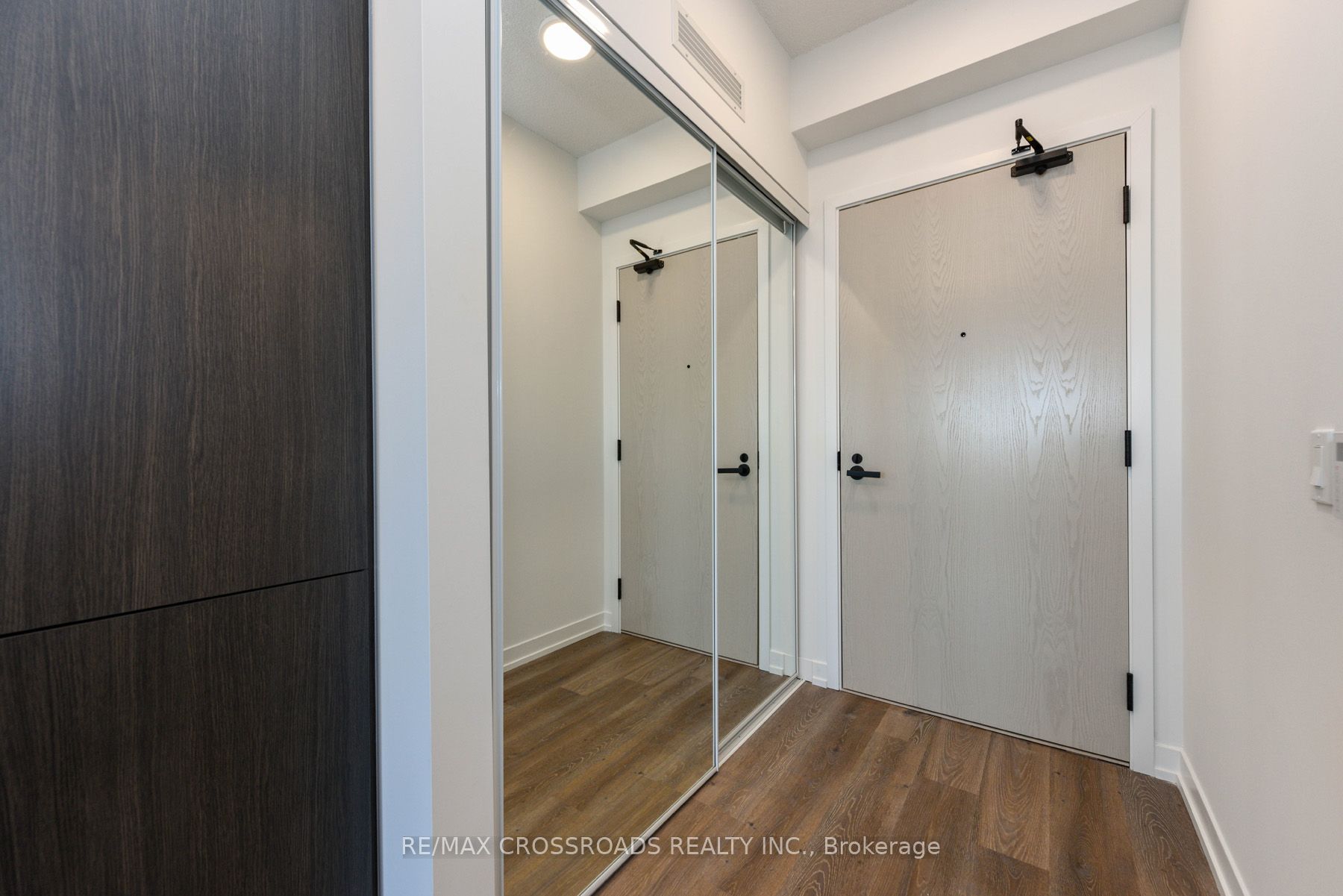 225 Commerce Street 2003 Property Photo 4