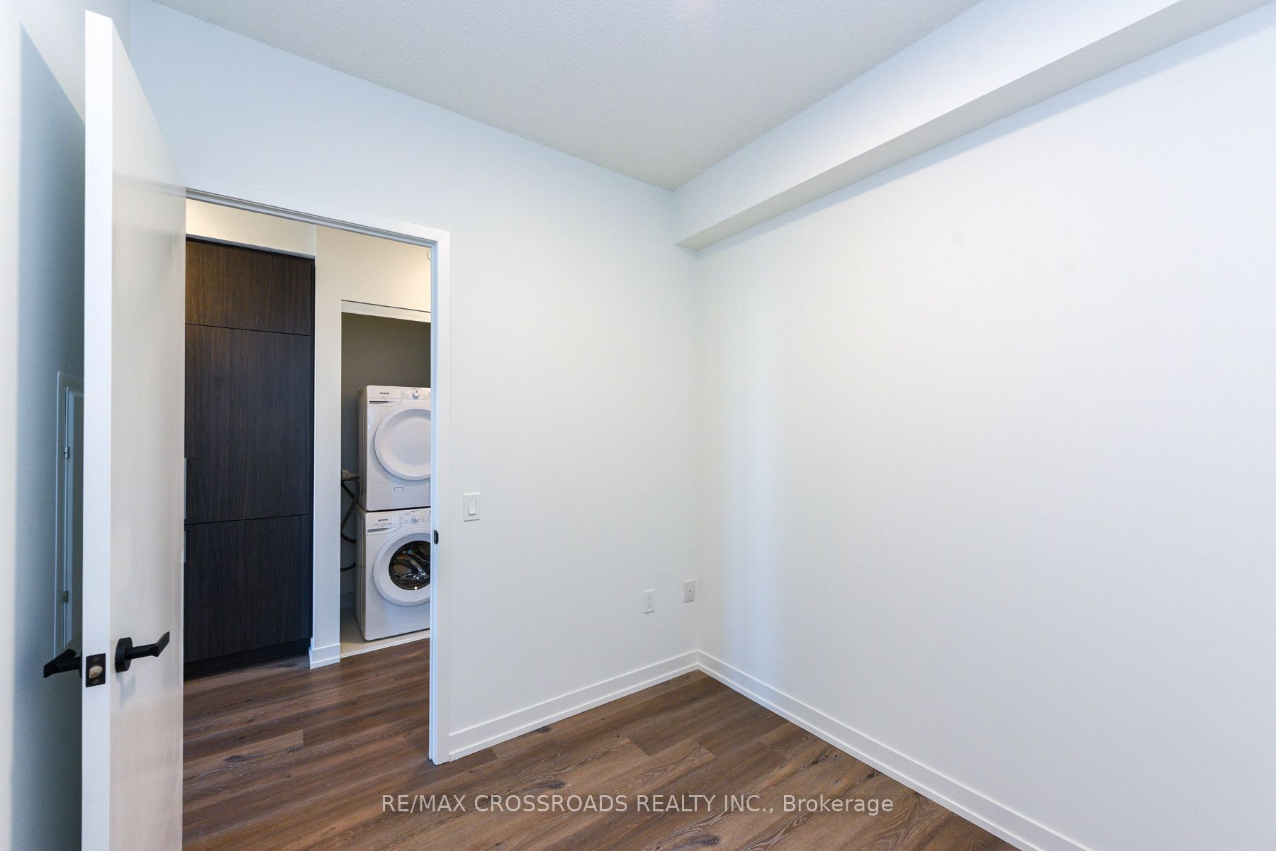 225 Commerce Street 2003 Property Photo 7