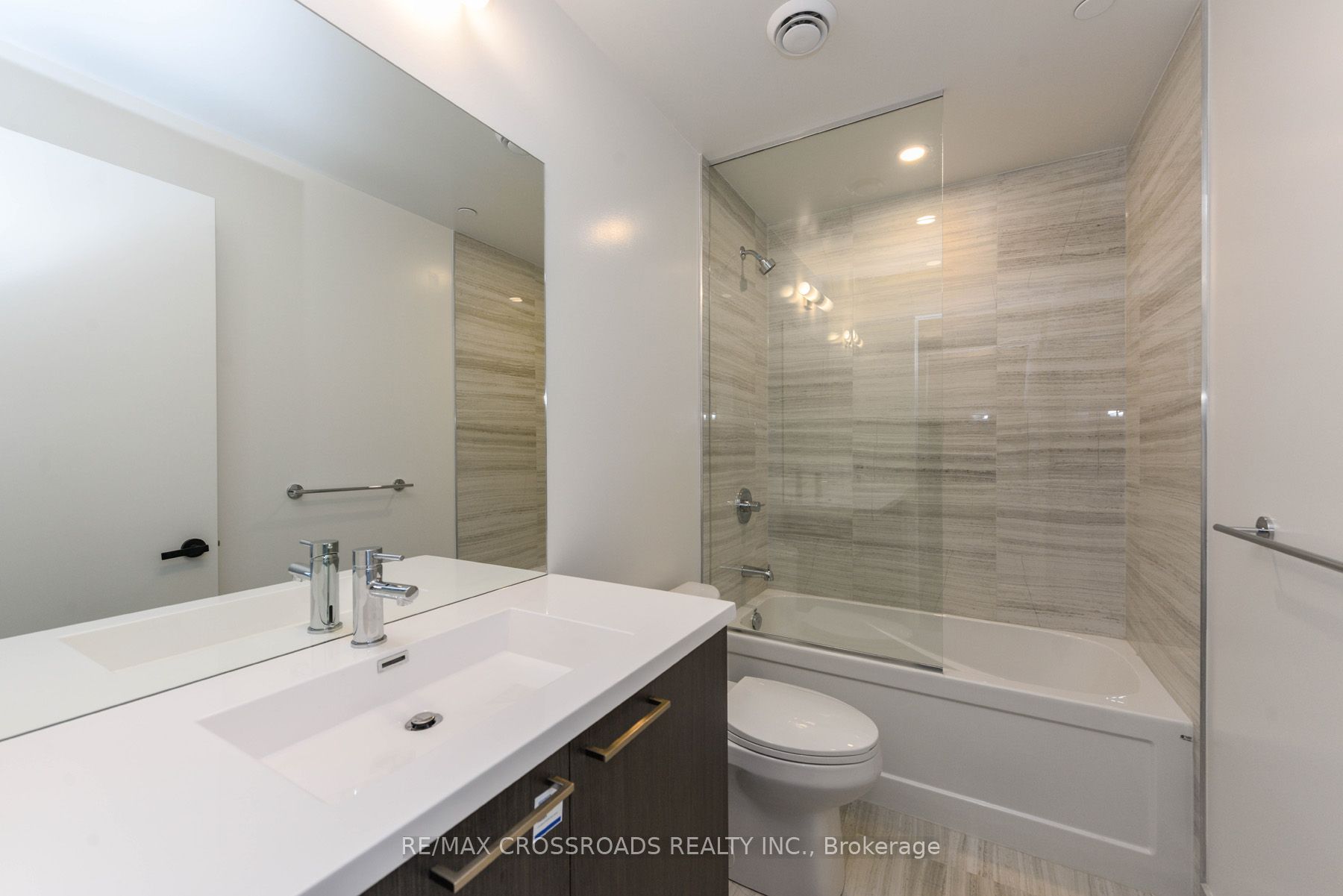 225 Commerce Street 2003 Property Photo 15