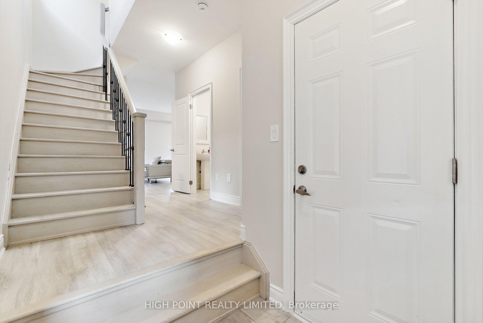 18 Arnold Crescent Property Photo 3