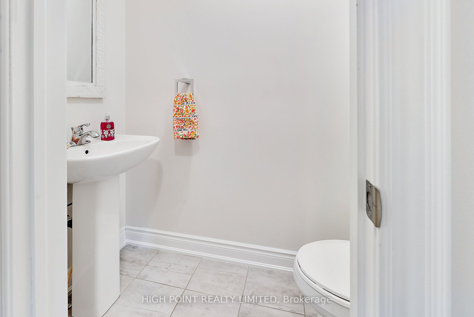 18 Arnold Crescent Property Photo 4