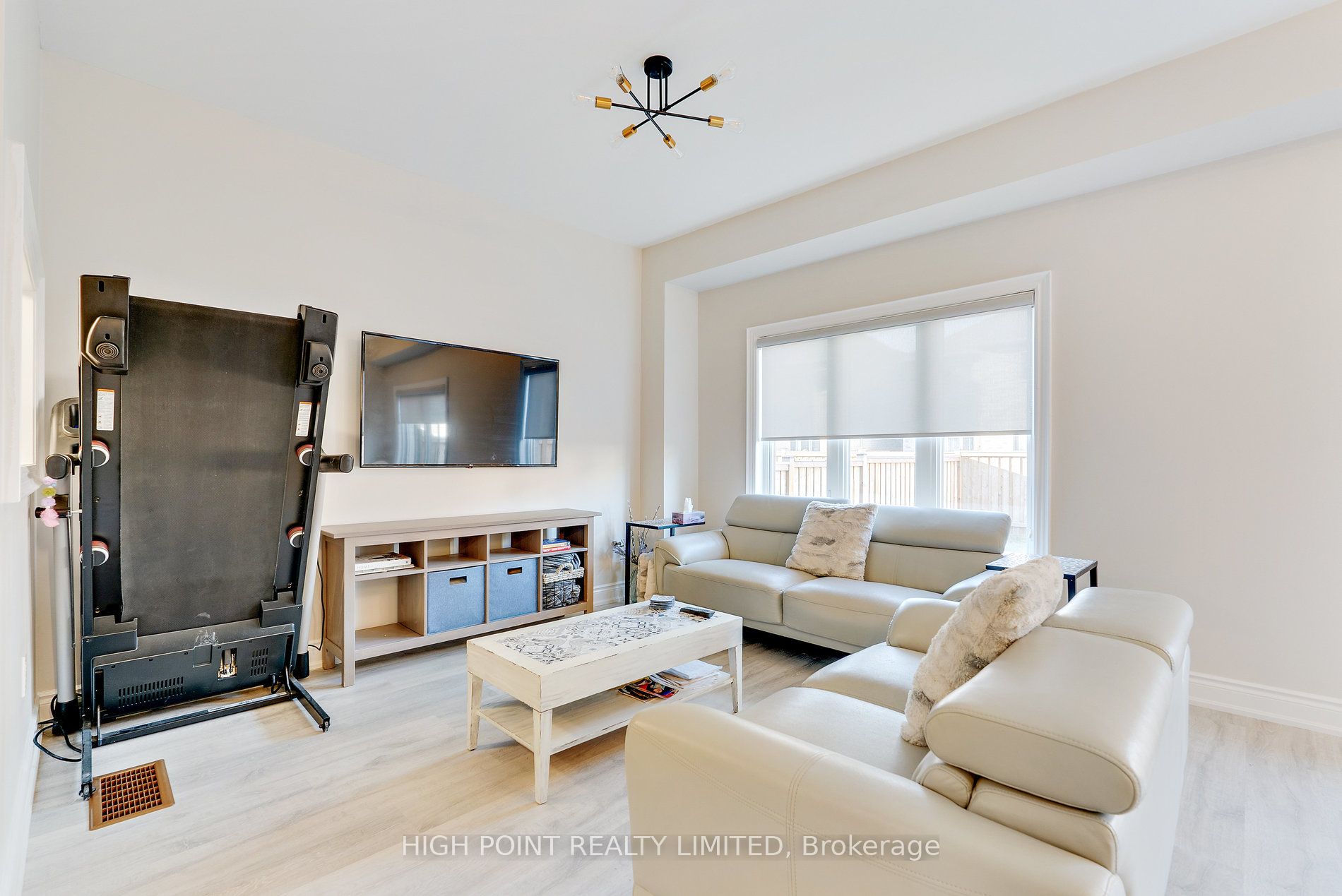 18 Arnold Crescent Property Photo 6