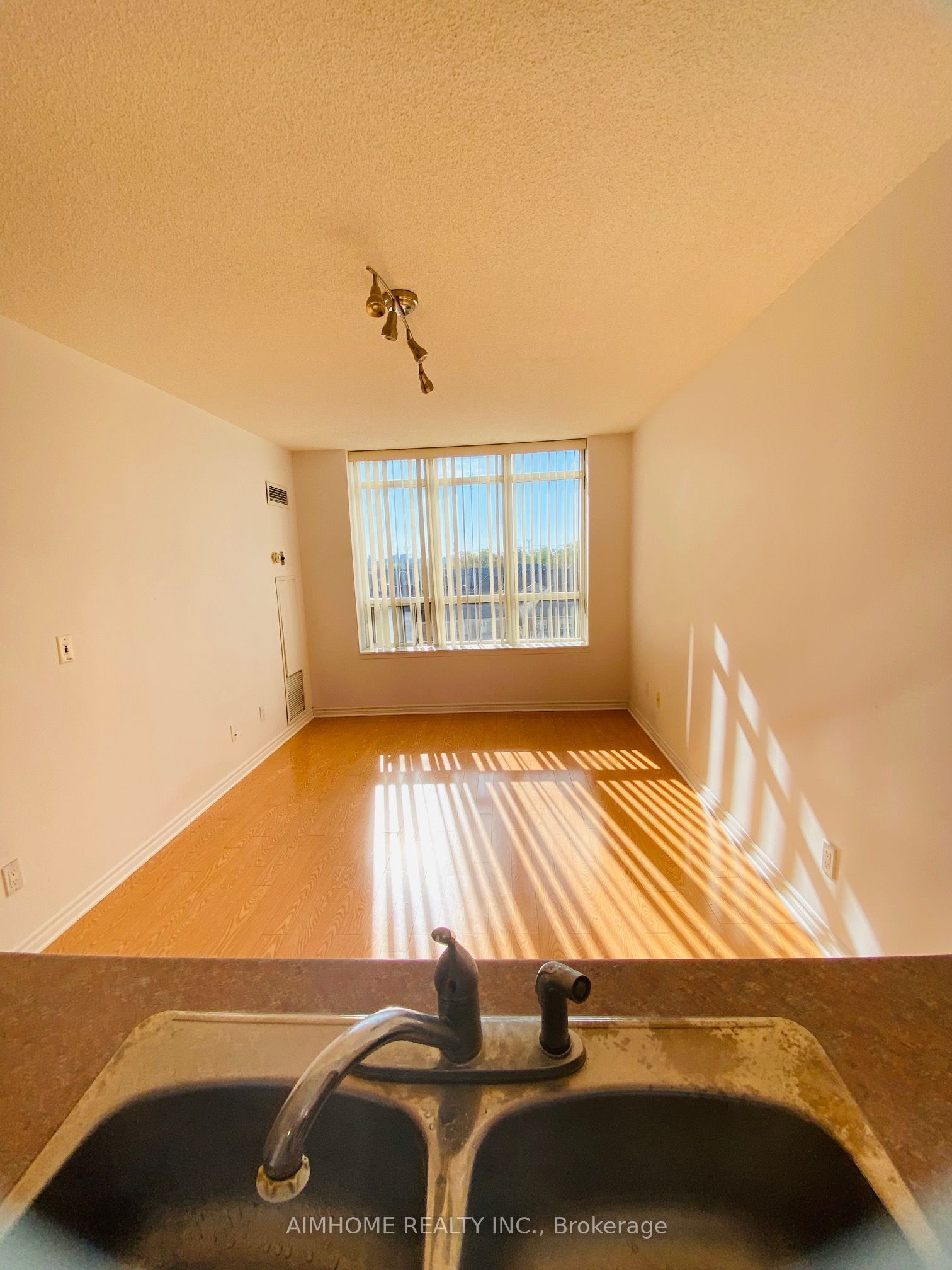 130 Pond Drive 708 Property Photo 5