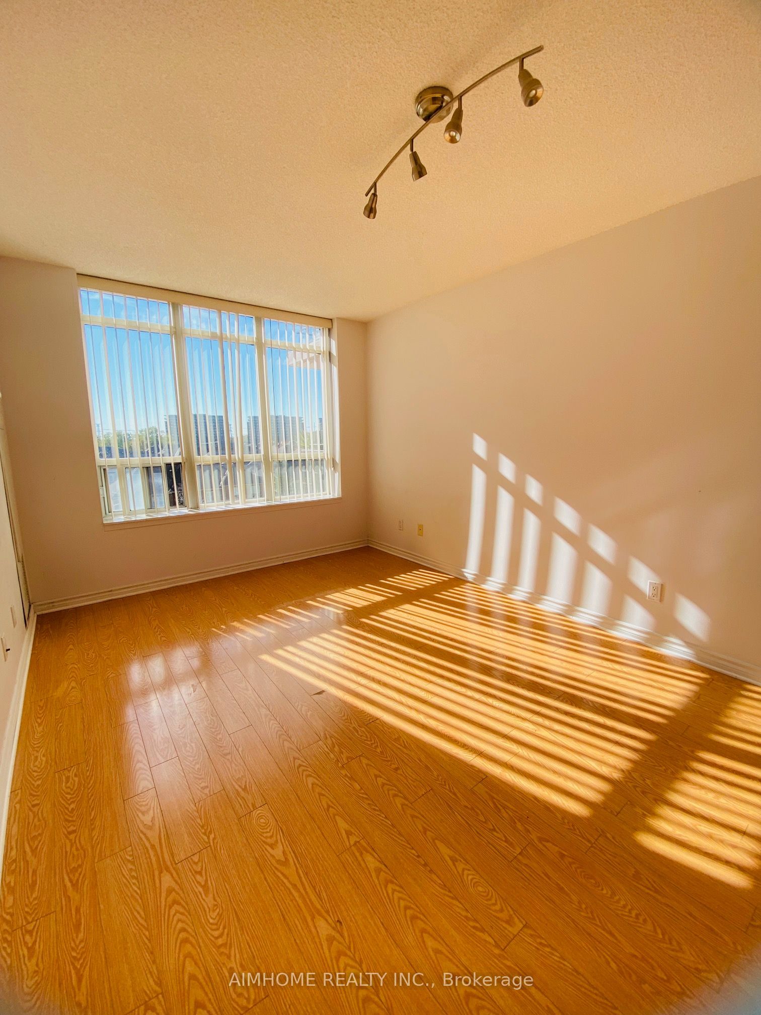 130 Pond Drive 708 Property Photo 6