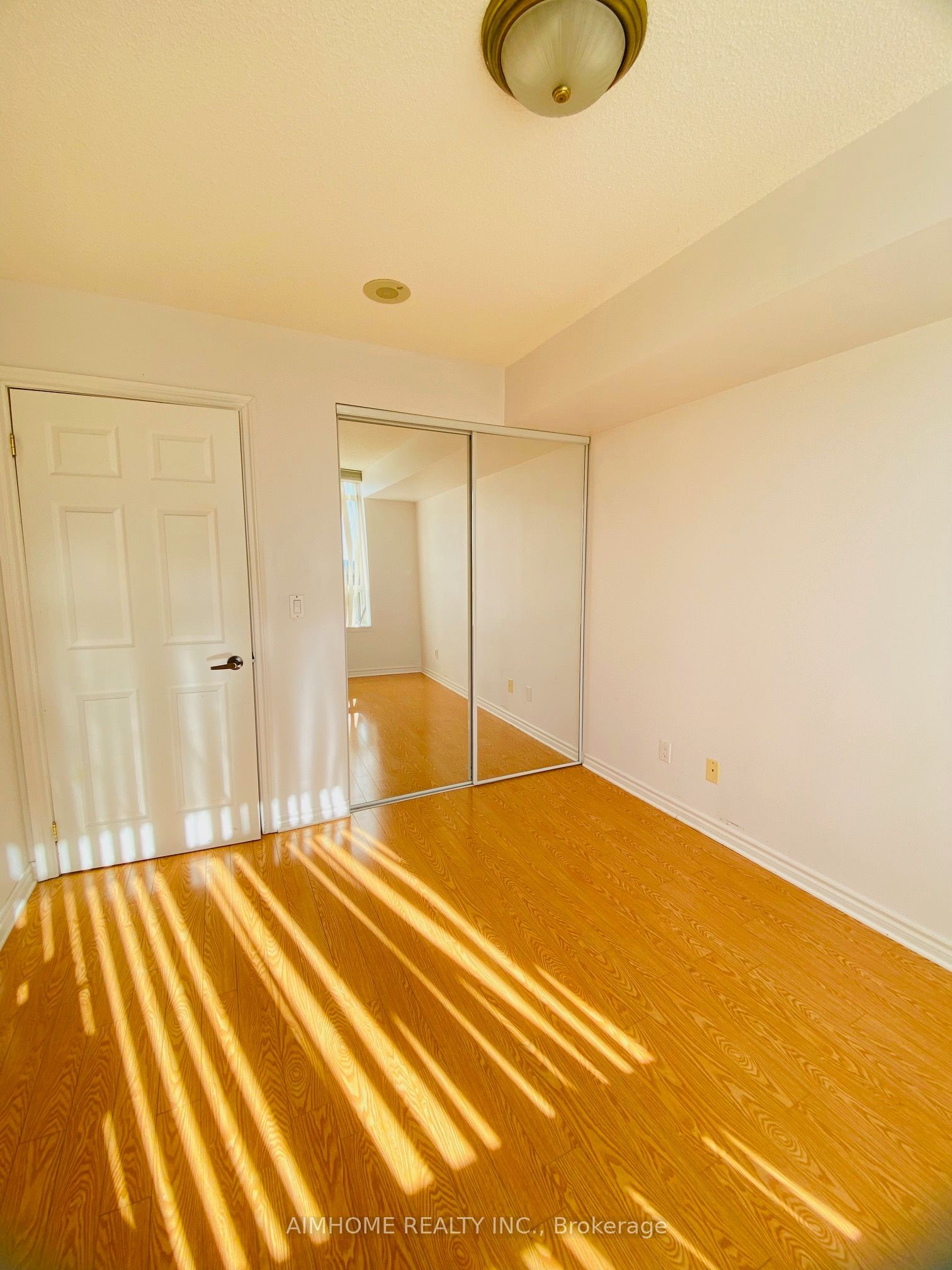 130 Pond Drive 708 Property Photo 8