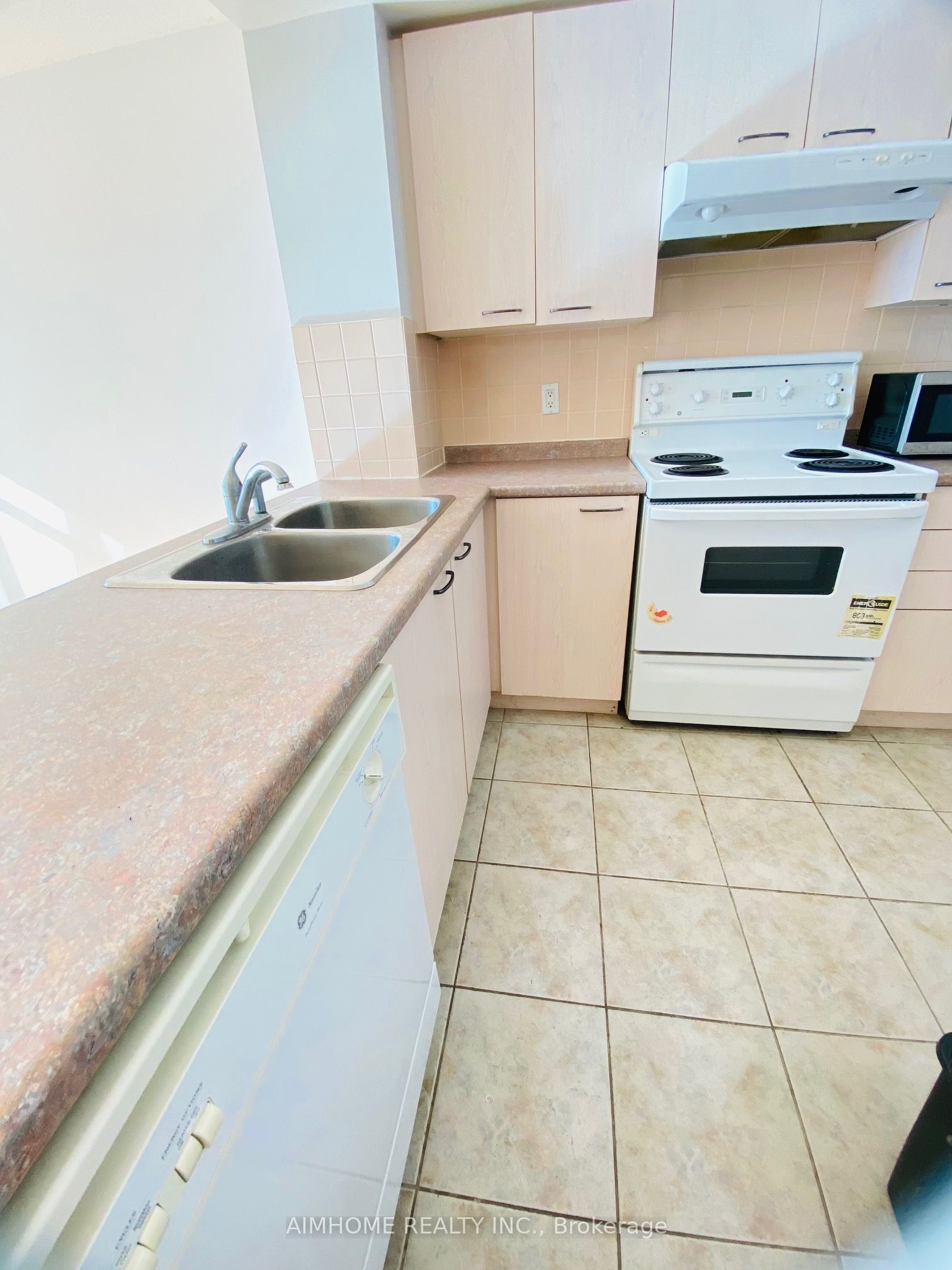130 Pond Drive 708 Property Photo 12