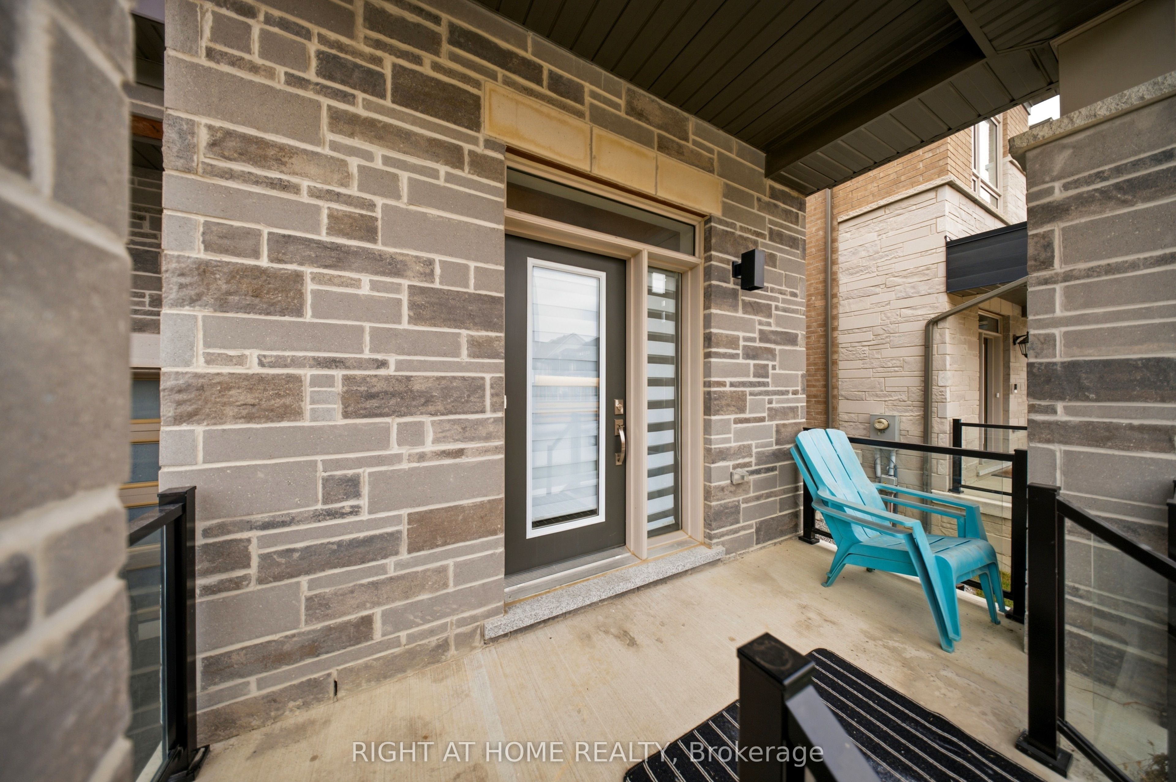 80 Tempel Street Property Photo 3