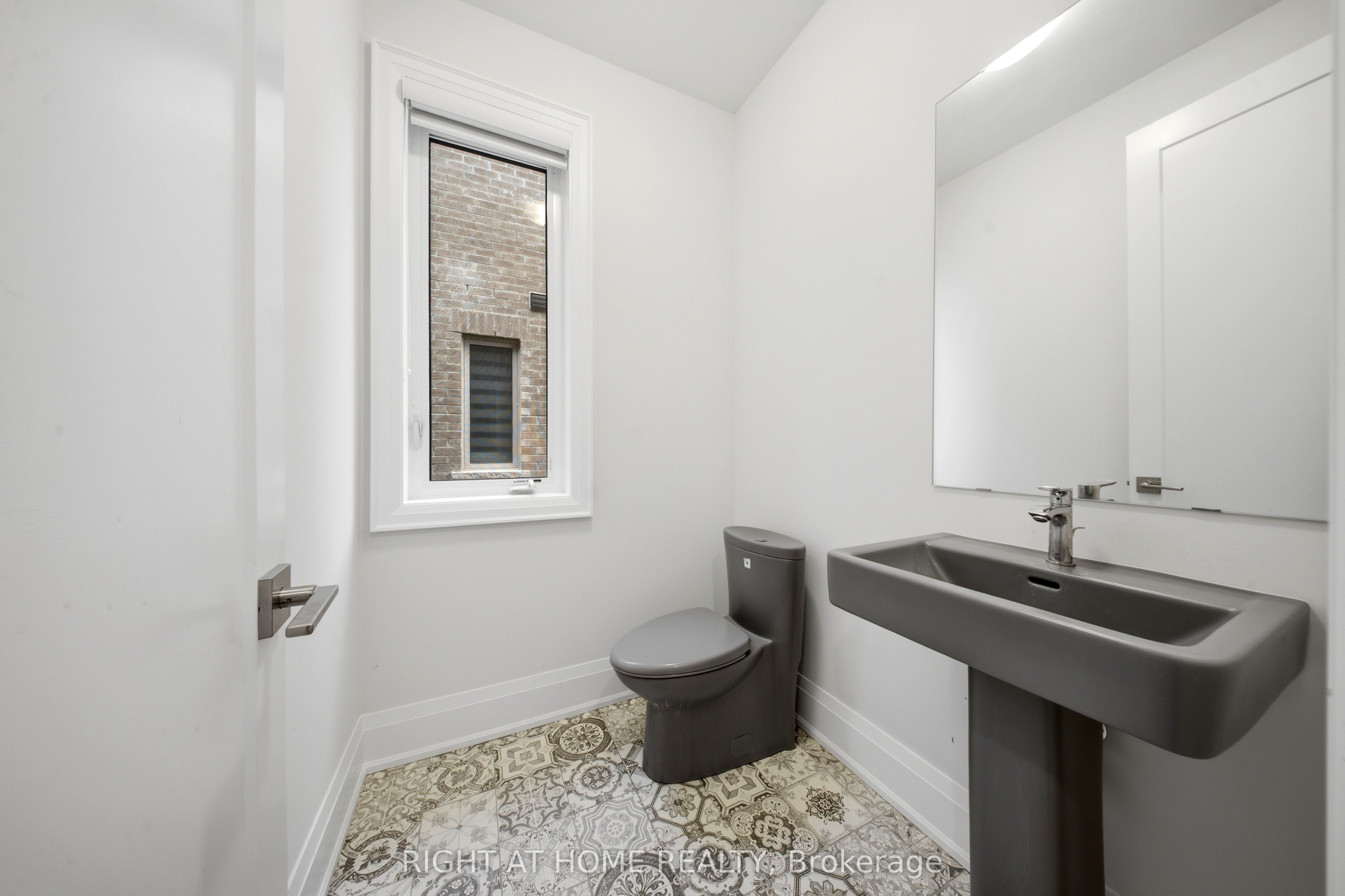 80 Tempel Street Property Photo 7