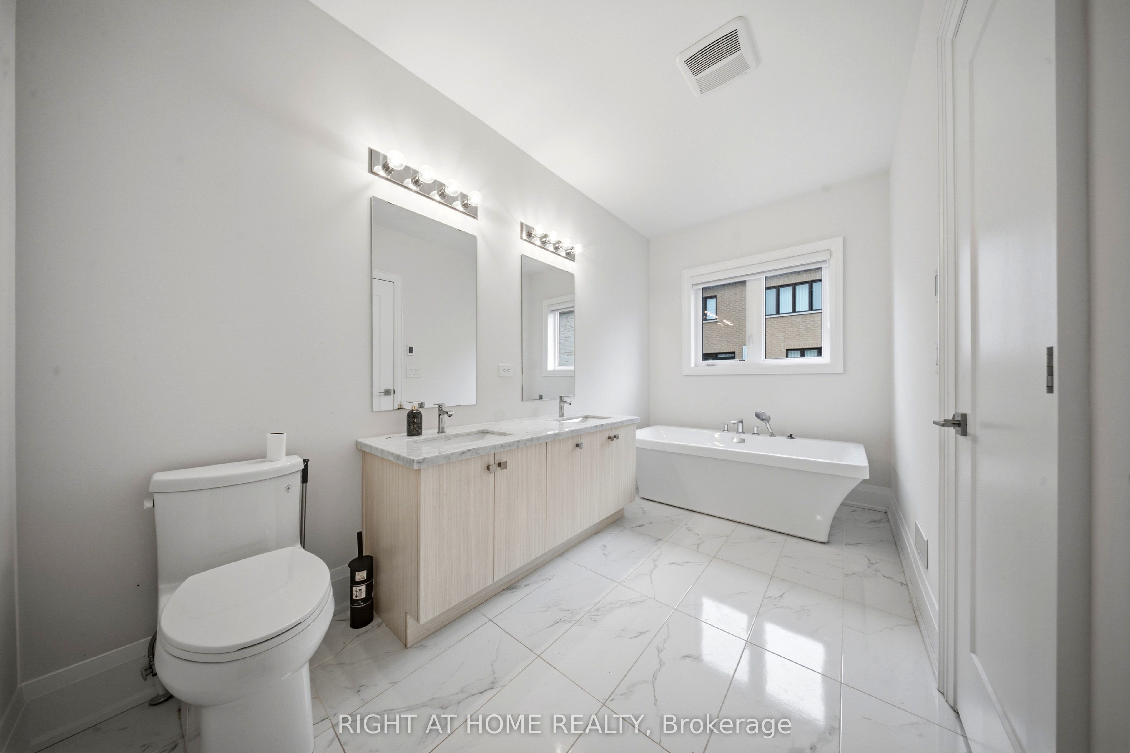 80 Tempel Street Property Photo 19