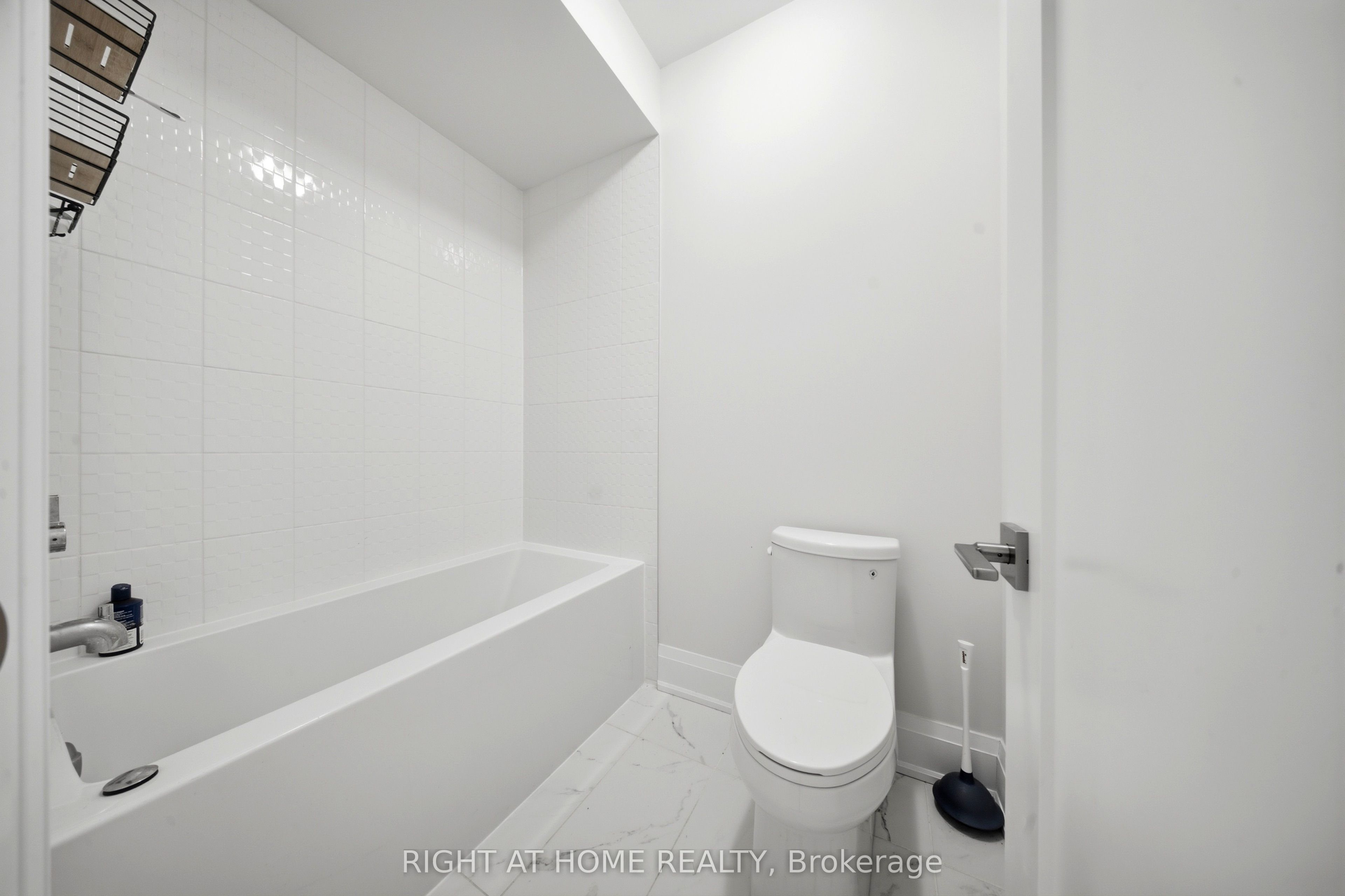 80 Tempel Street Property Photo 27