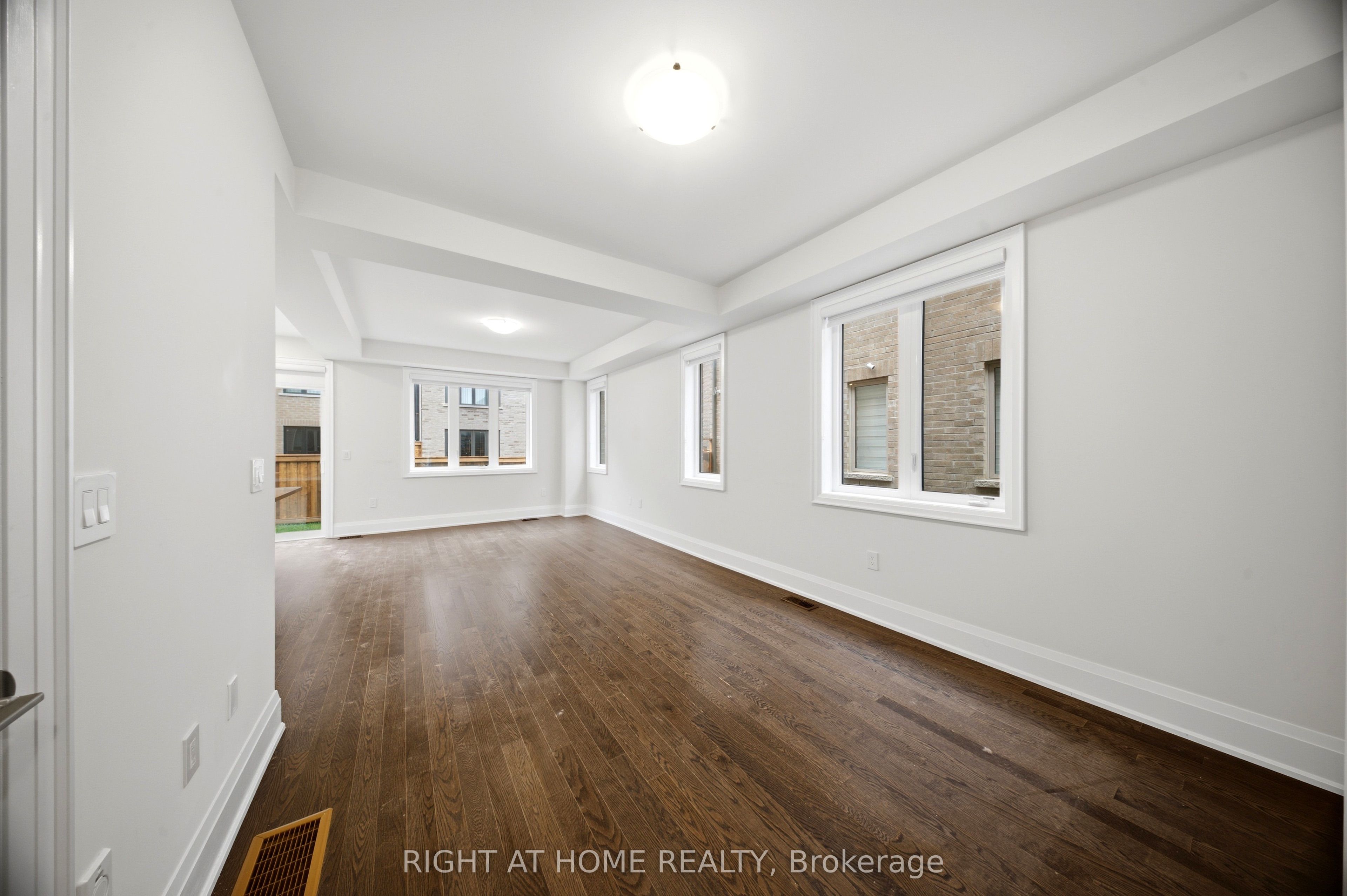 80 Tempel Street Property Photo 6