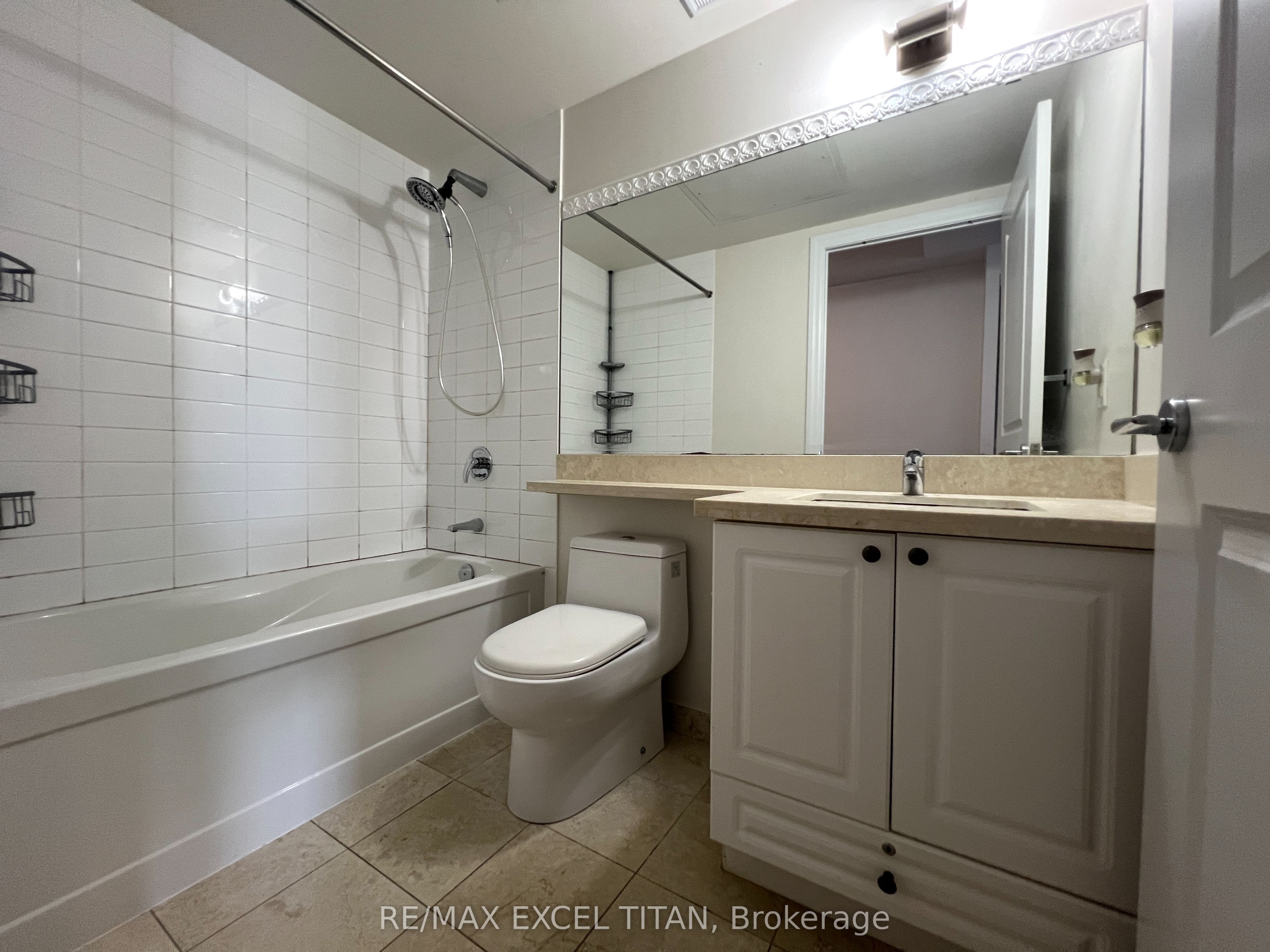 111 Upper Duke Crescent 607 Property Photo 7