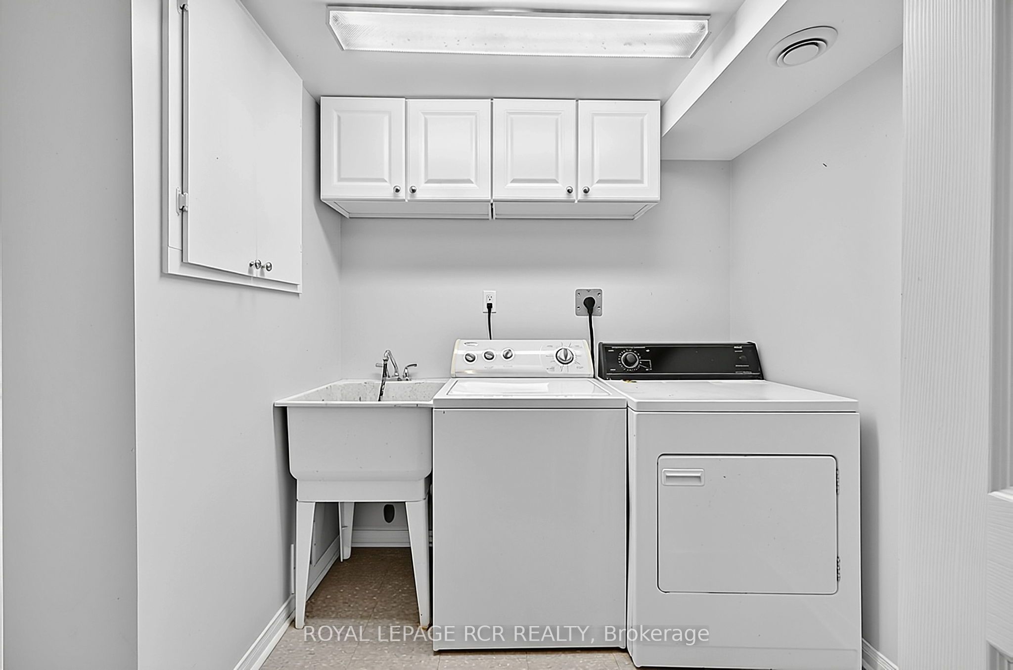 56 Oakridge Court Property Photo 35