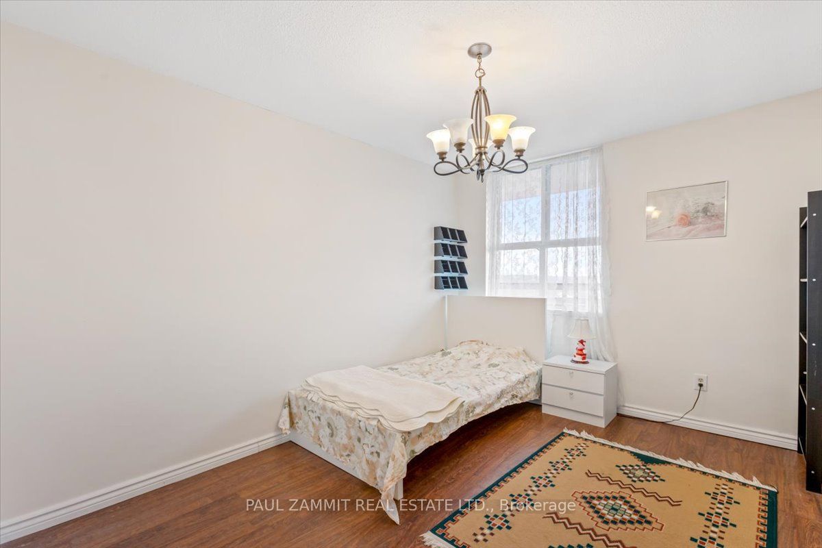 80 Inverlochy Boulevard 1008 Property Photo 11