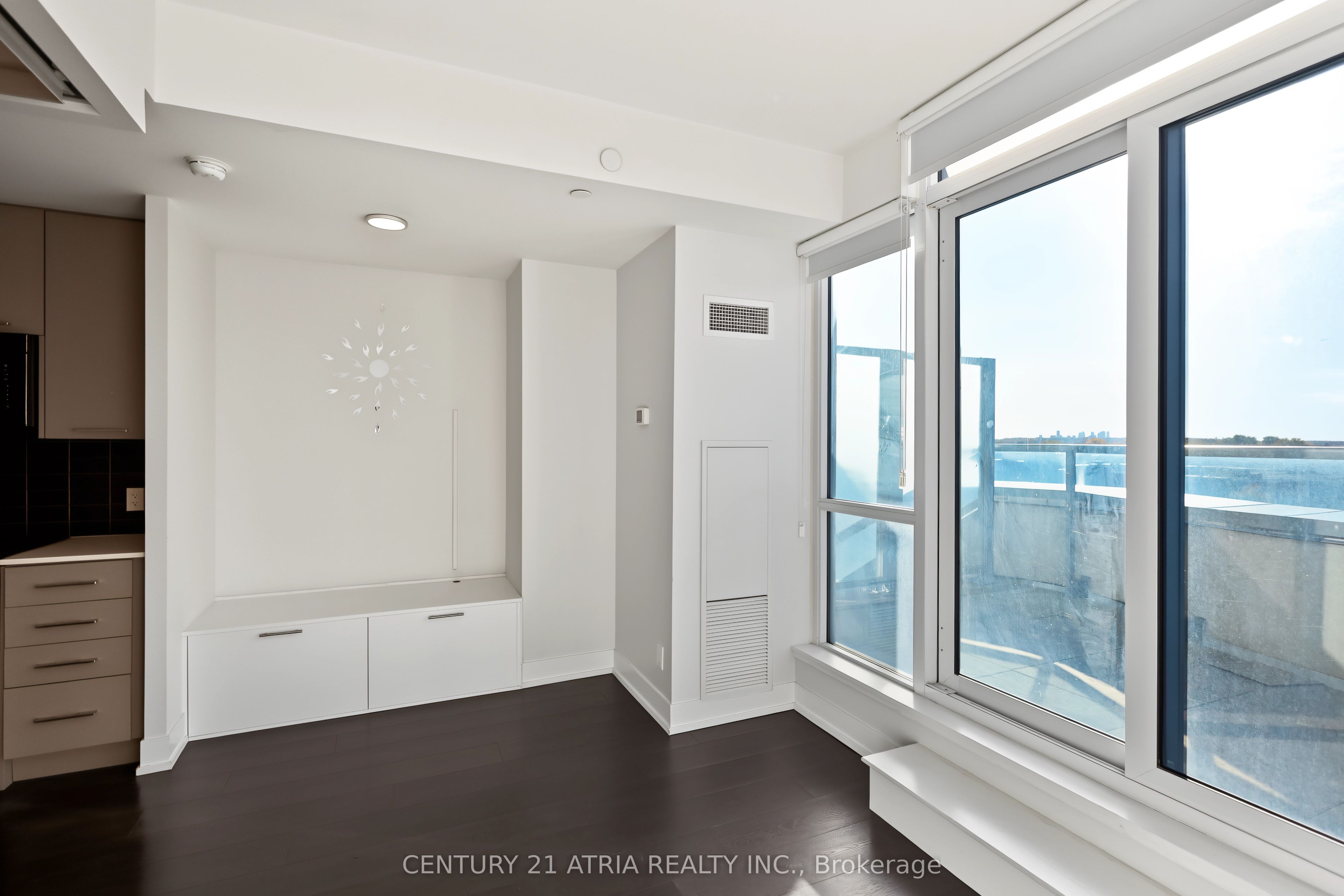 9471 Yonge Street 528 Property Photo 7